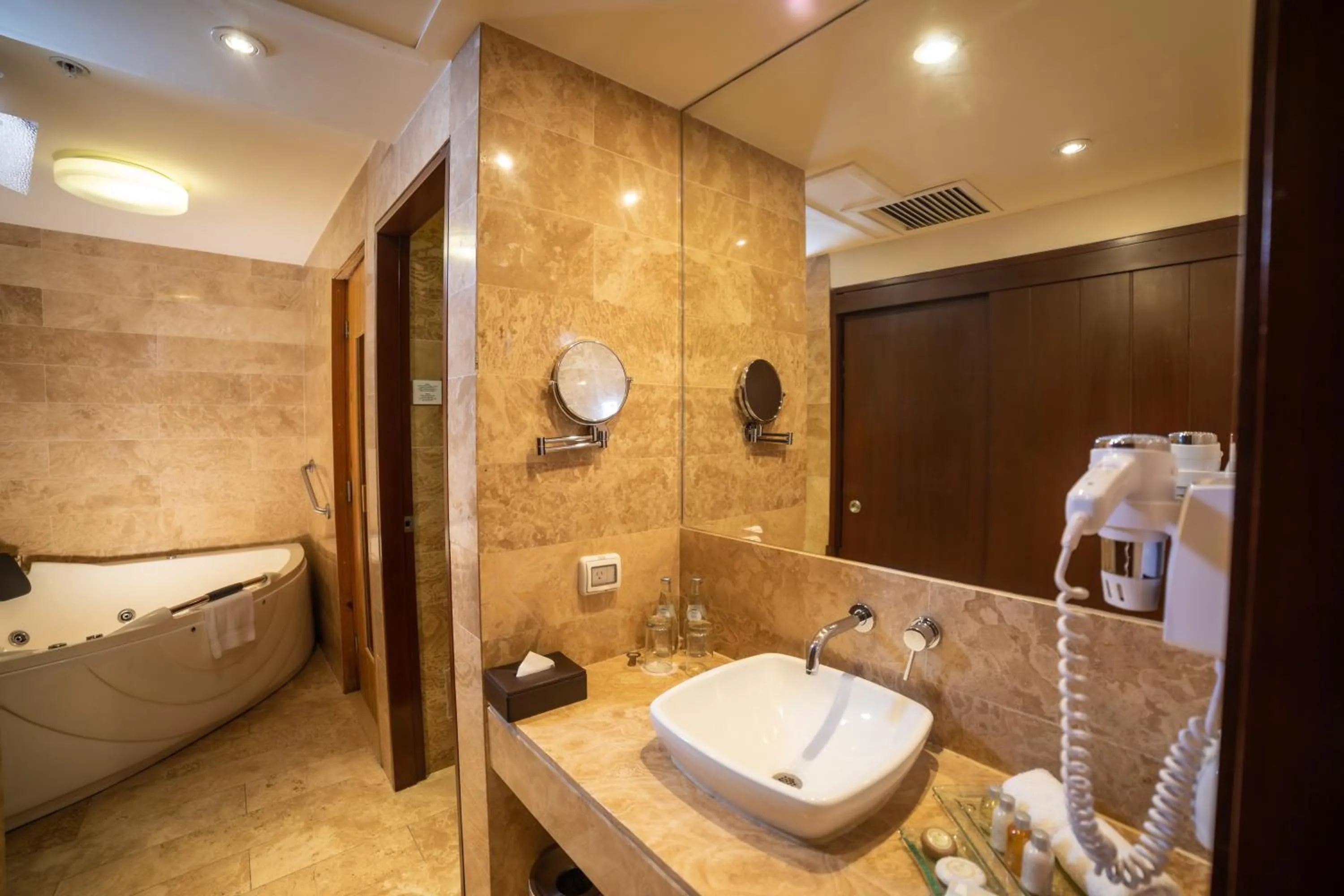Bathroom, Bed in Casa Andina Premium Miraflores
