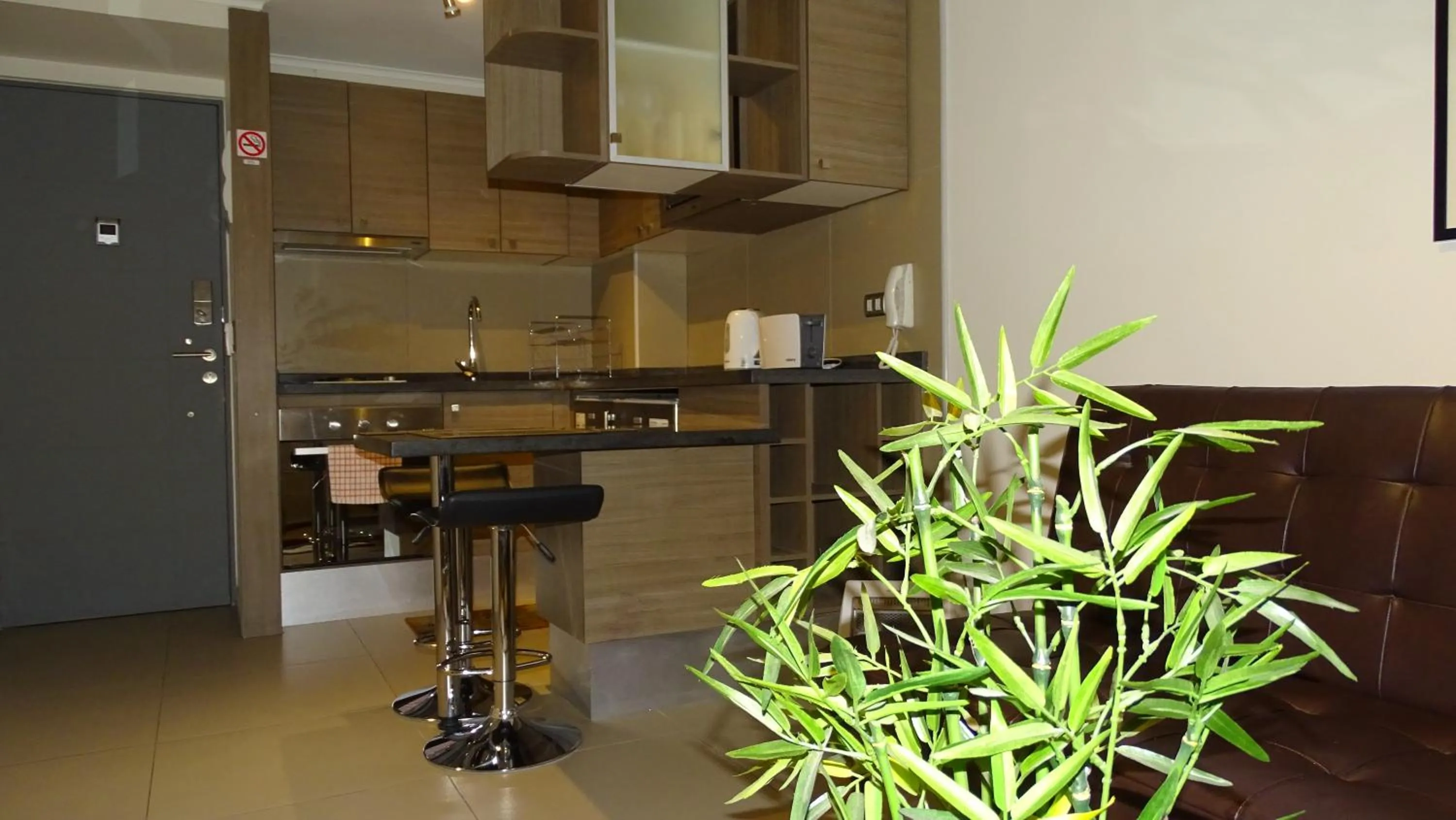 Moneda Express Apart