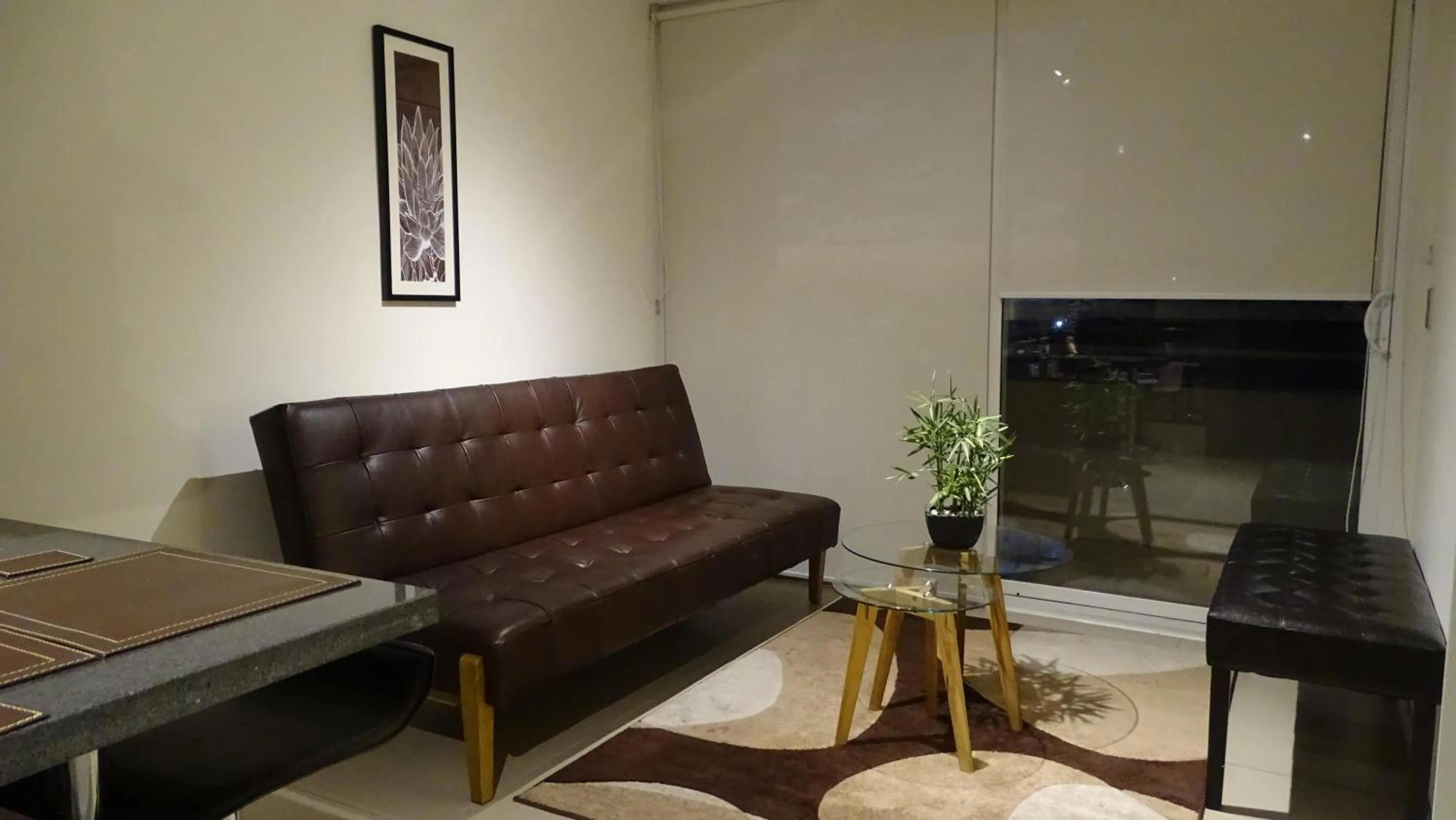 Moneda Express Apart