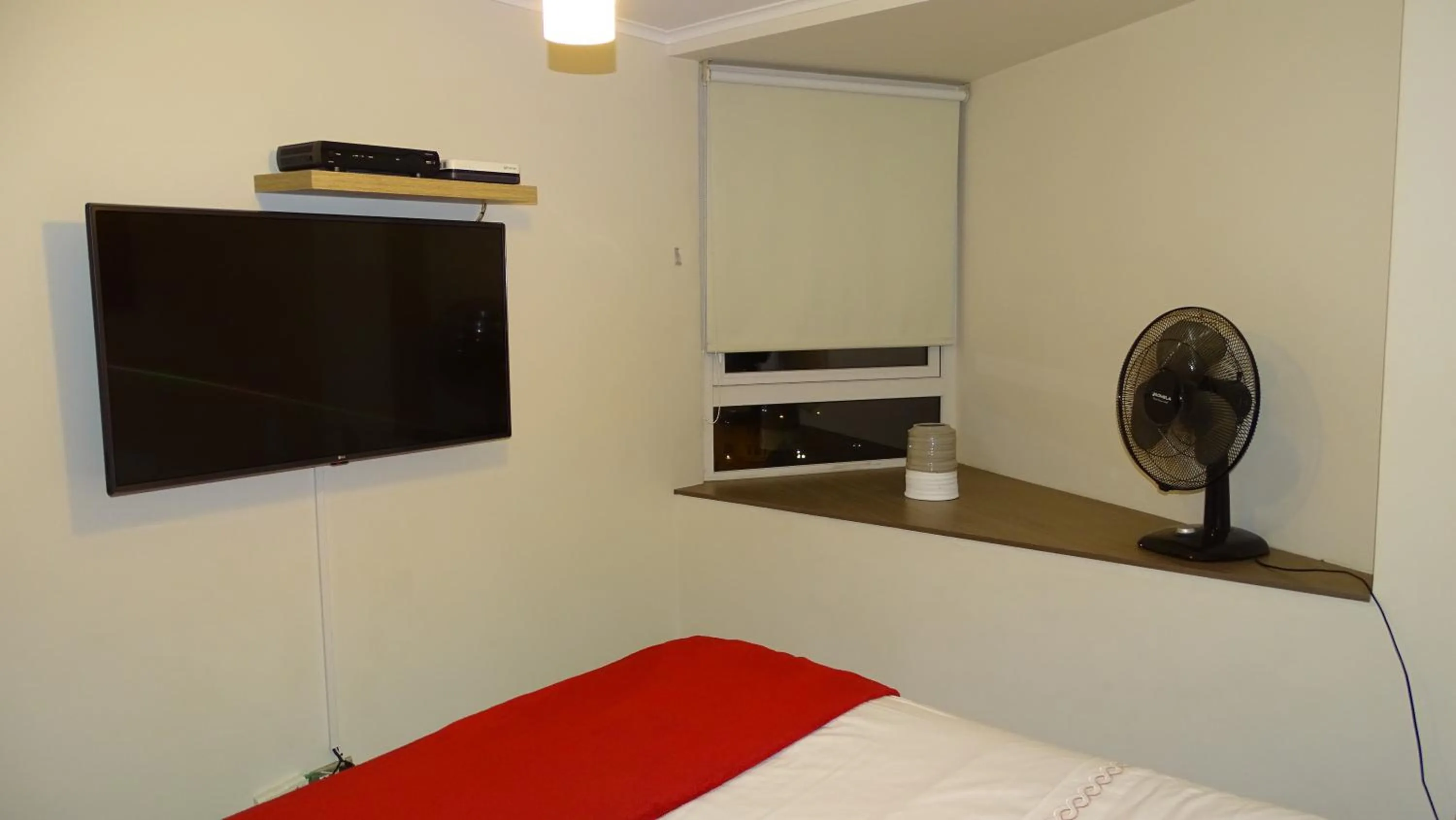 Photo of the whole room, Bed in Moneda Express Apart