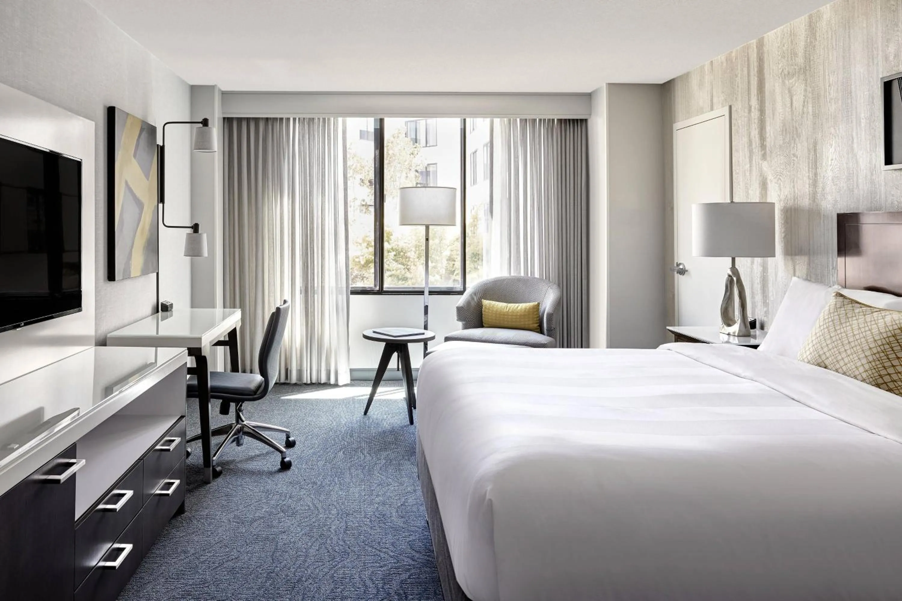 Photo of the whole room, Bed in San Francisco Marriott Fisherman's Wharf