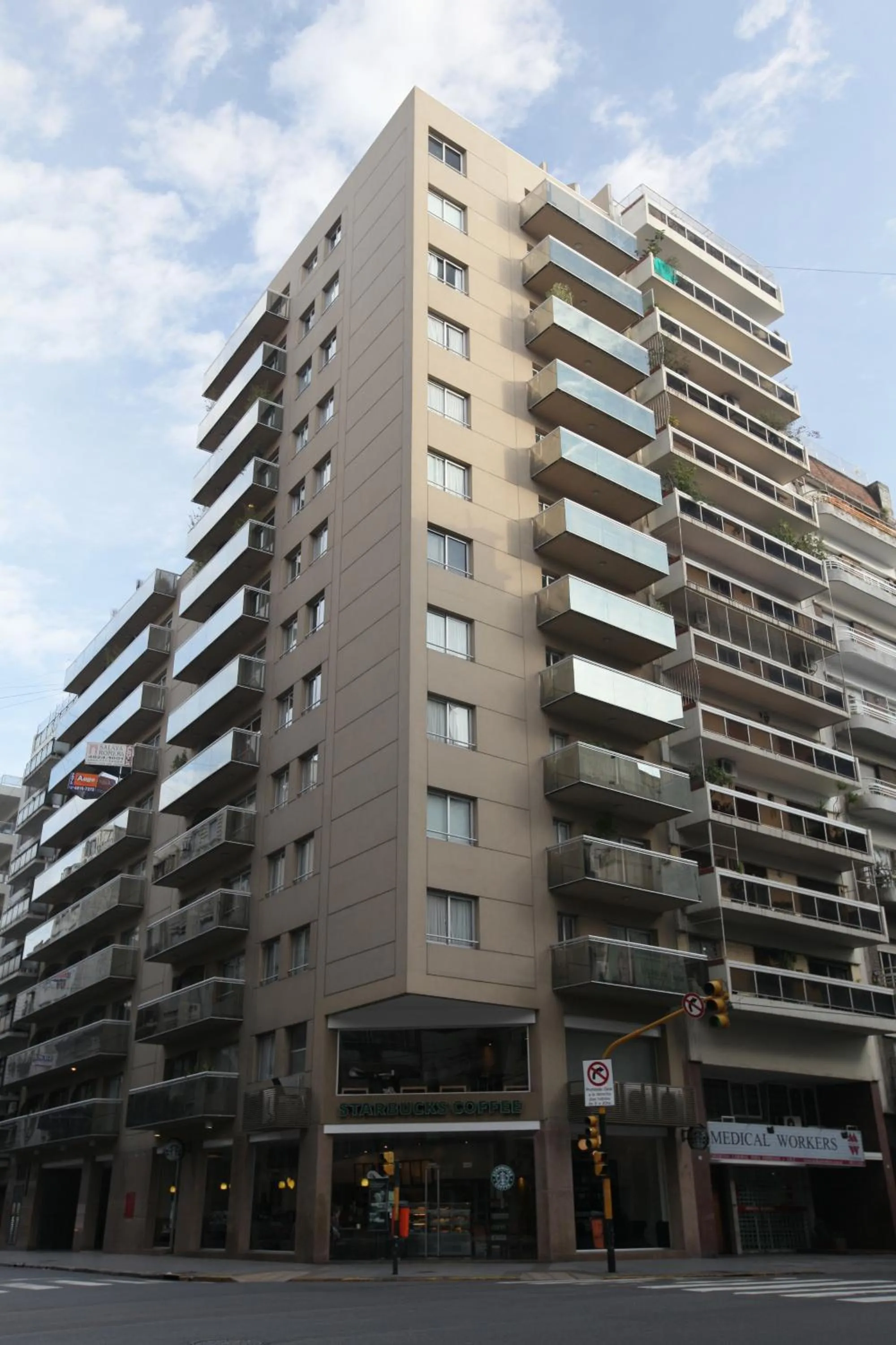 Facade/entrance in ARC Callao Studios & Suites