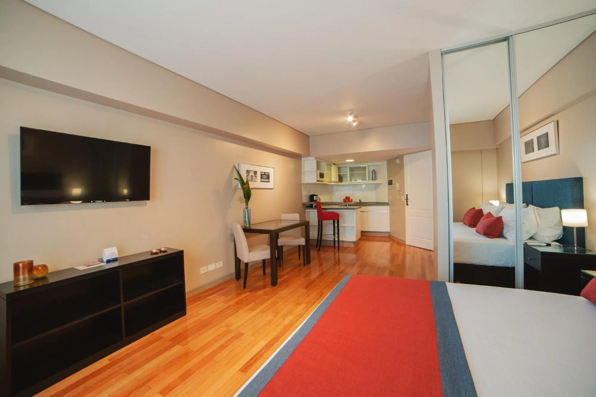 Photo of the whole room in ARC Callao Studios & Suites