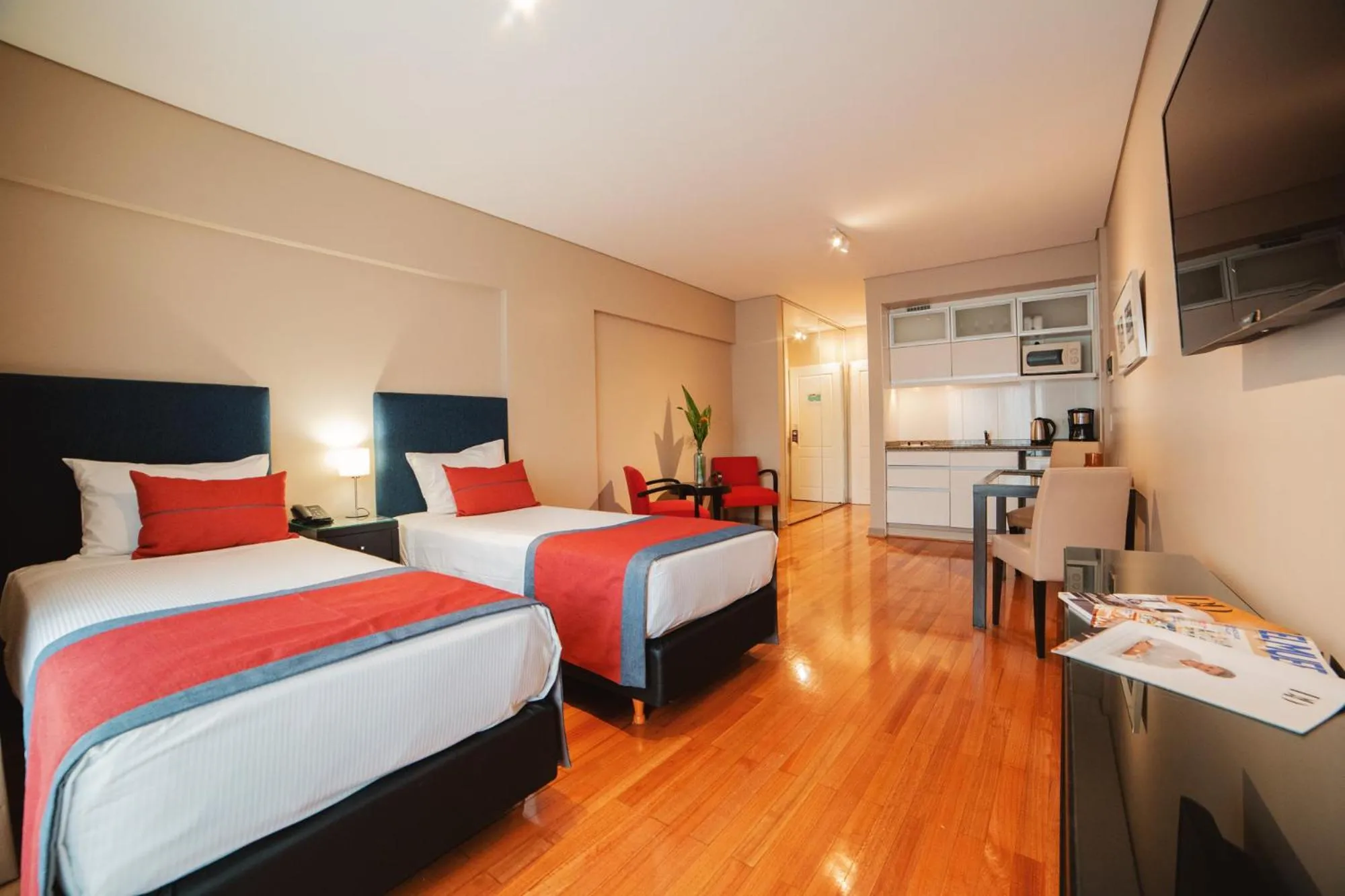Photo of the whole room, Bed in ARC Callao Studios & Suites