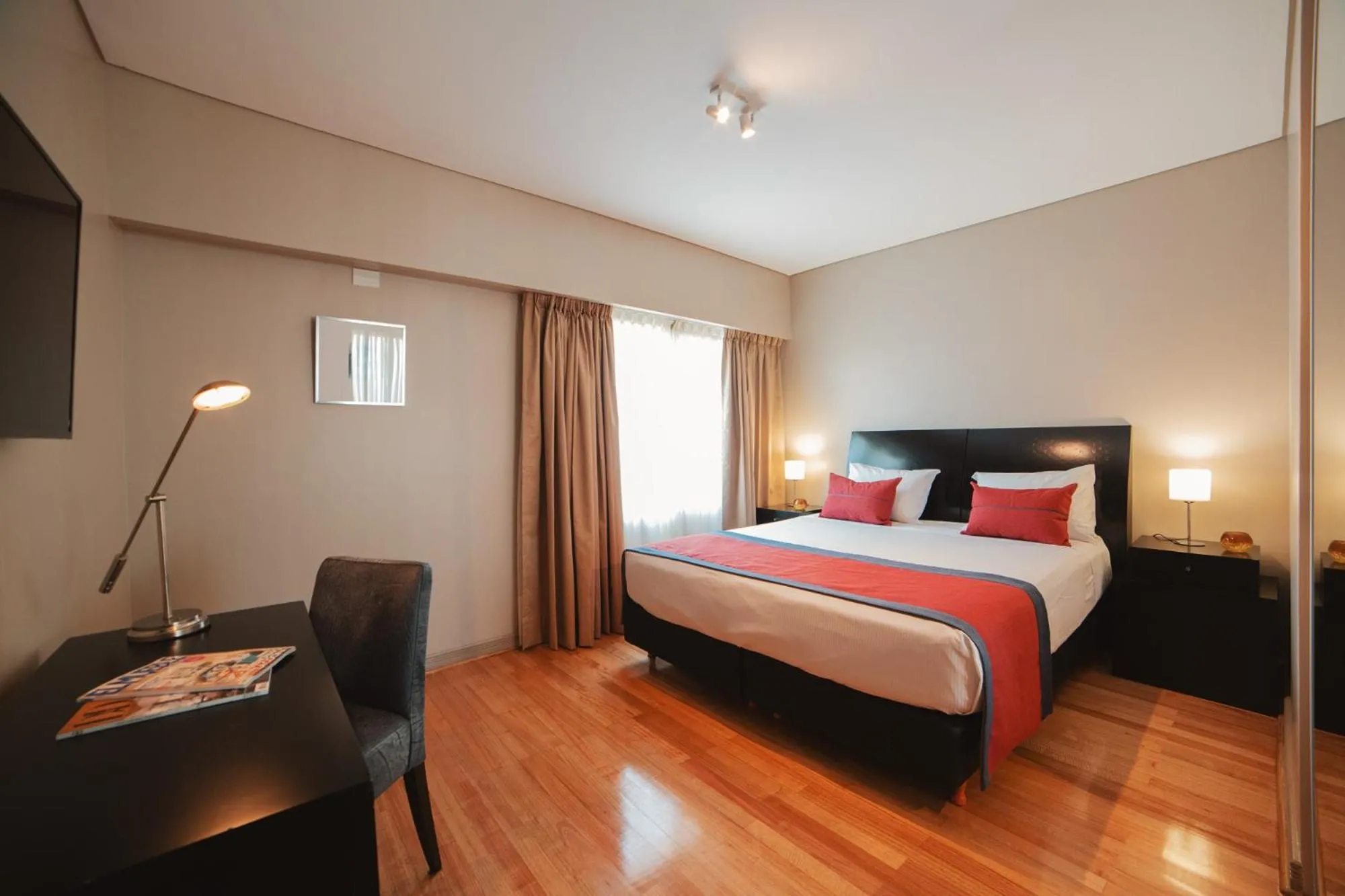 Photo of the whole room, Bed in ARC Callao Studios & Suites