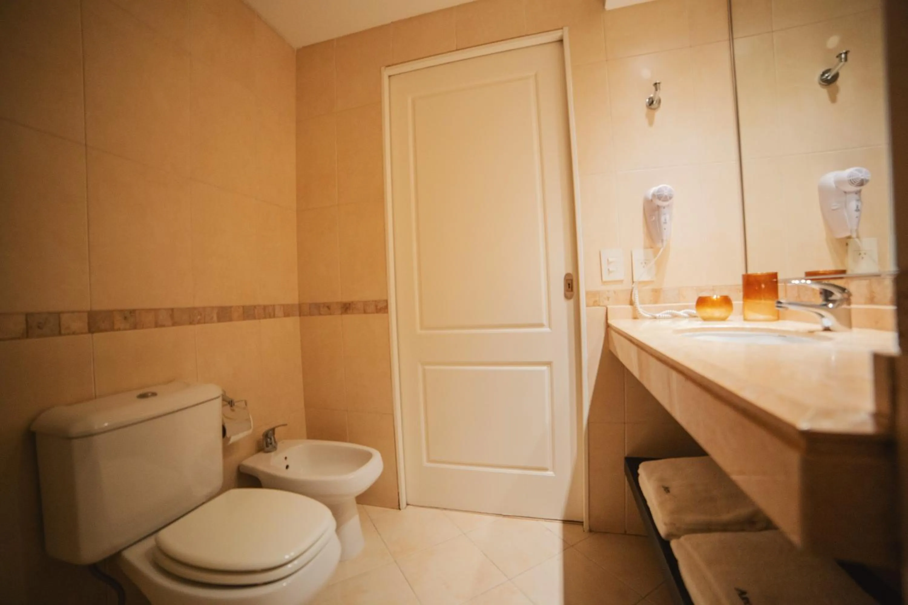 Toilet in ARC Callao Studios & Suites