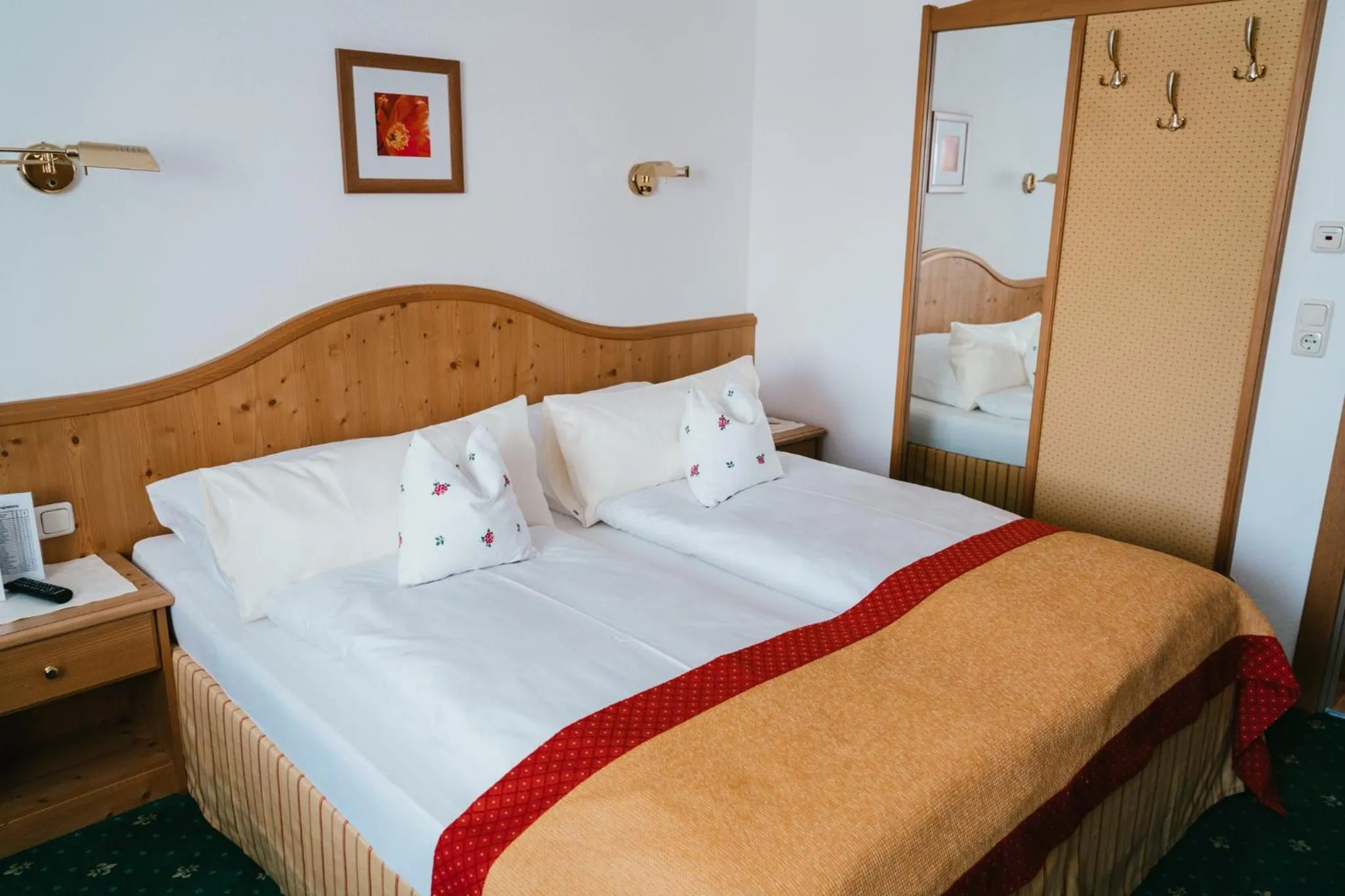 Photo of the whole room, Bed in Arlberghaus