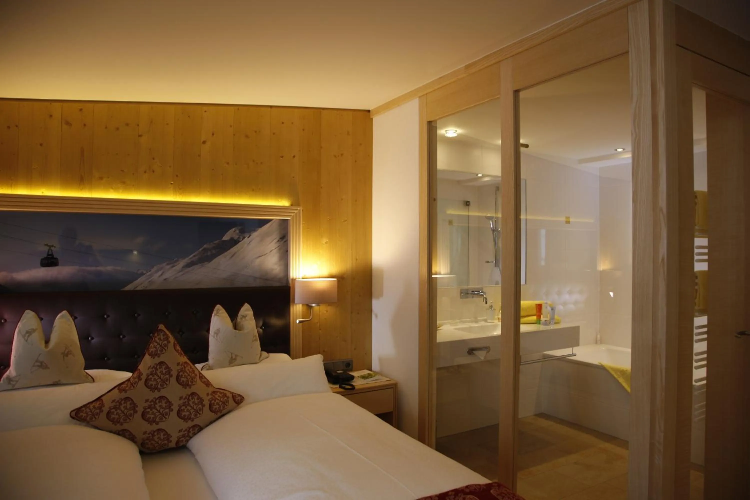 Photo of the whole room, Bed in Arlberghaus