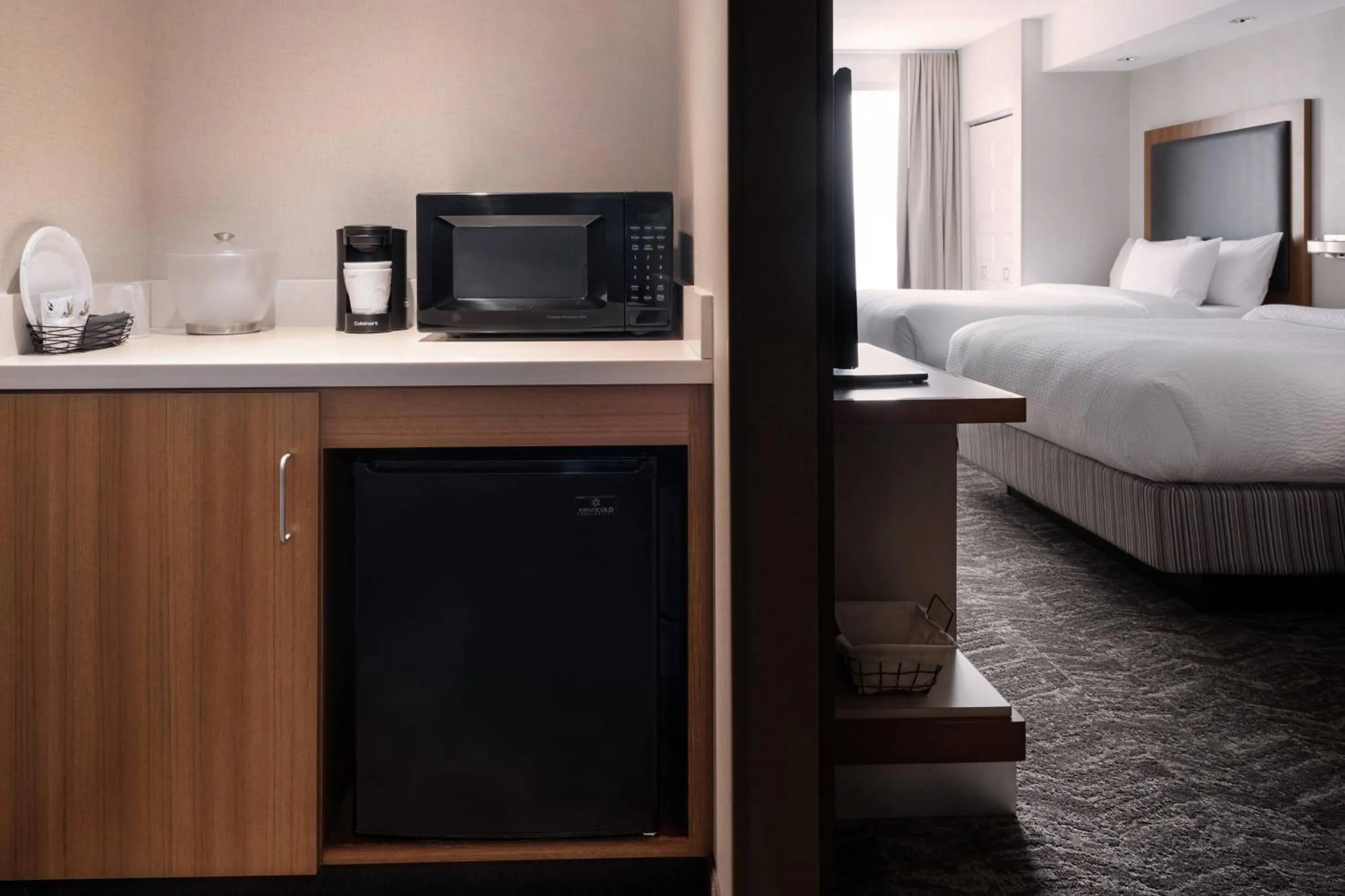 Kitchen or kitchenette, Bed in SpringHill Suites by Marriott Syracuse Carrier Circle
