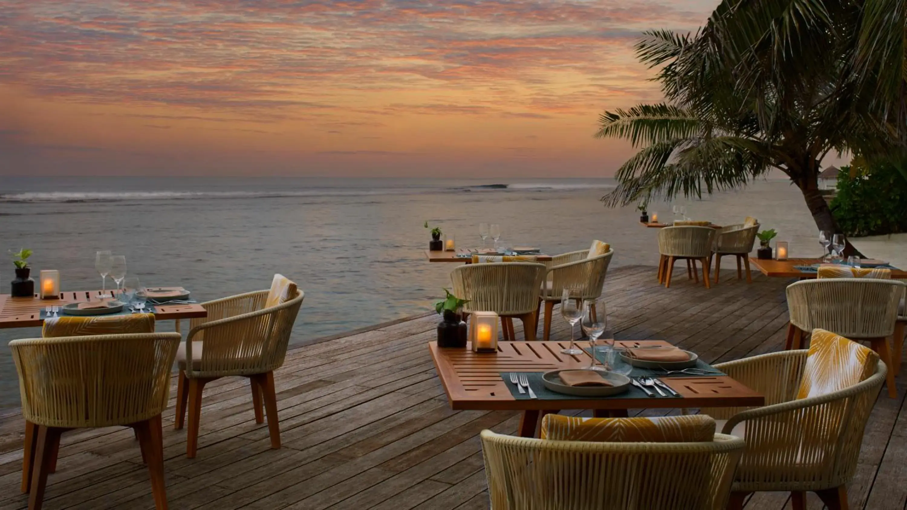 Restaurant/places to eat in Anantara Veli Maldives Resort Restaurant/places to eat in Anantara Veli Maldives Resort