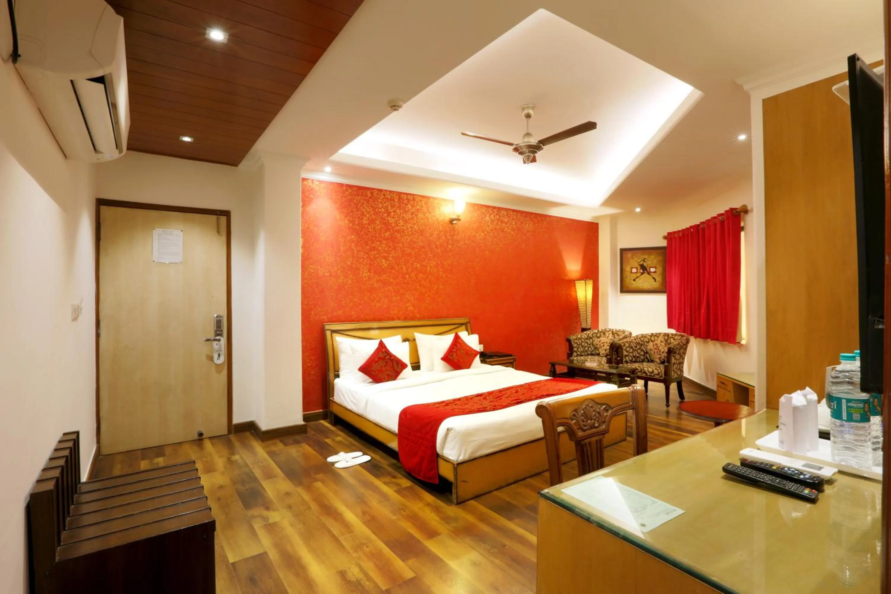 Bed in Airport Hotel Le Seasons New Delhi