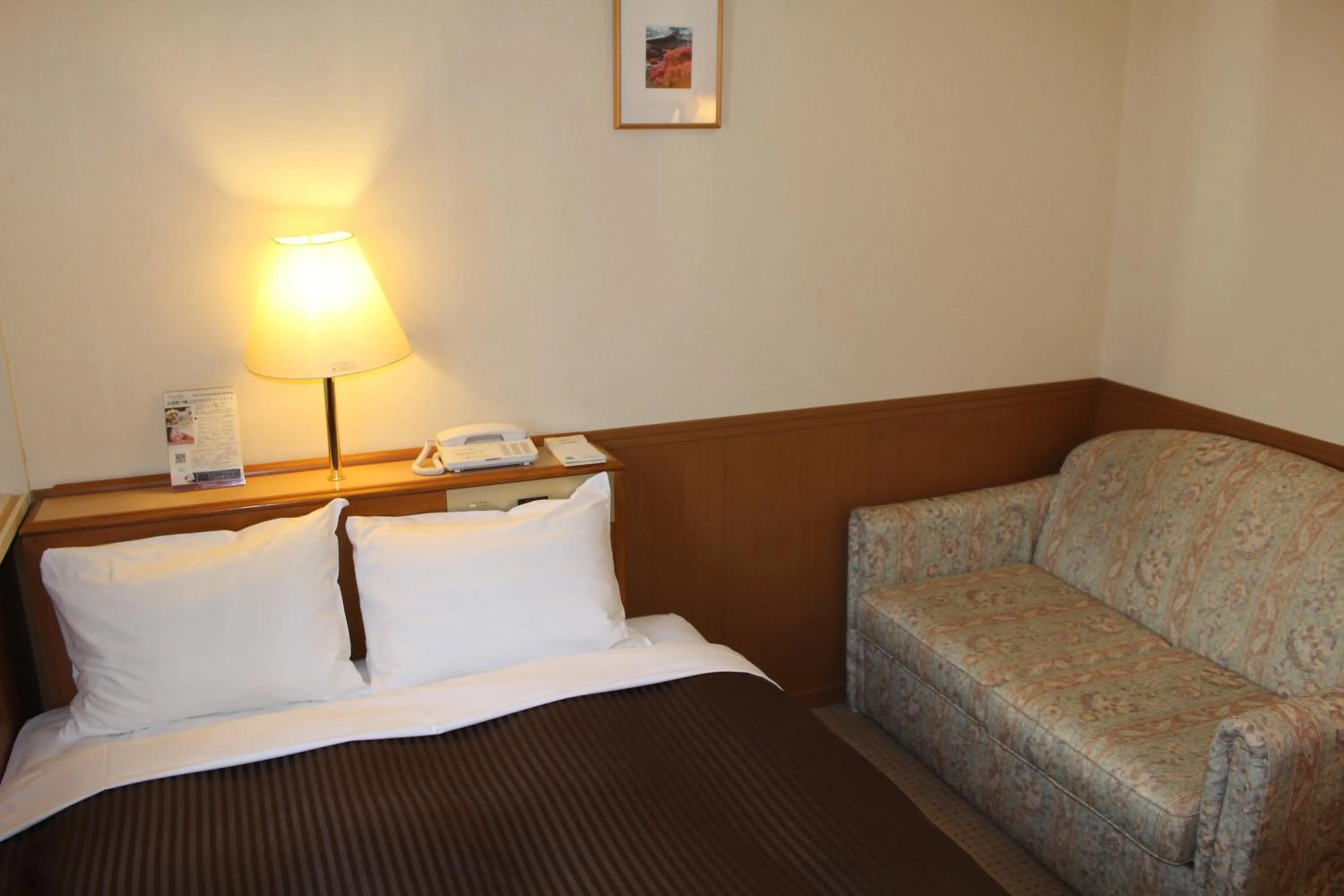 Bed in Kyoto Horikawa Inn