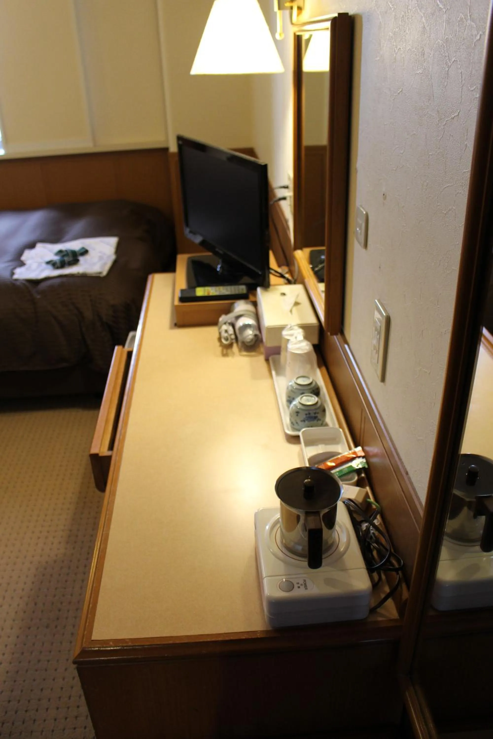 Bedroom, TV/Entertainment Center in Kyoto Horikawa Inn