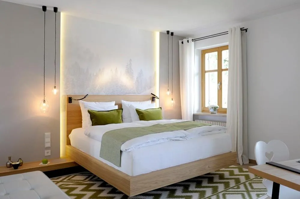 Photo of the whole room, Bed in Das Tegernsee