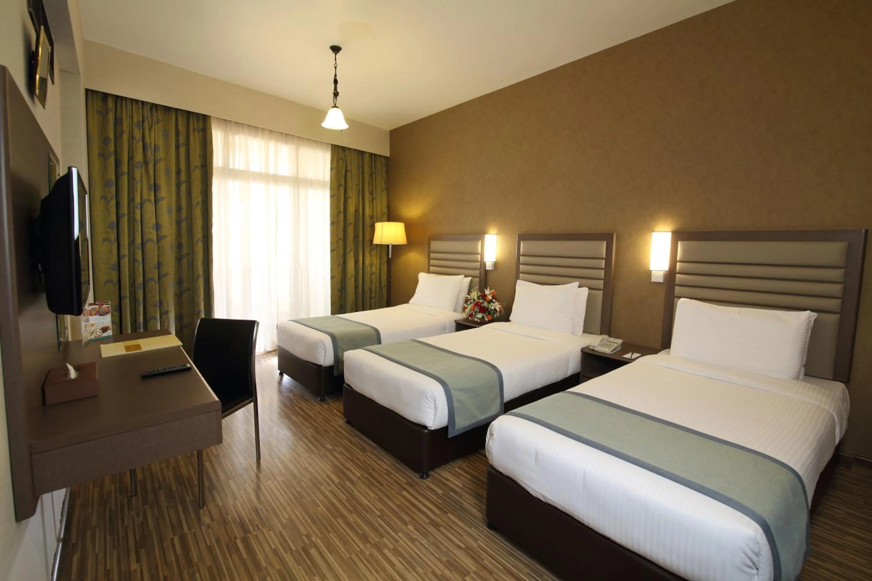 Photo of the whole room, Bed in Wave International Hotel