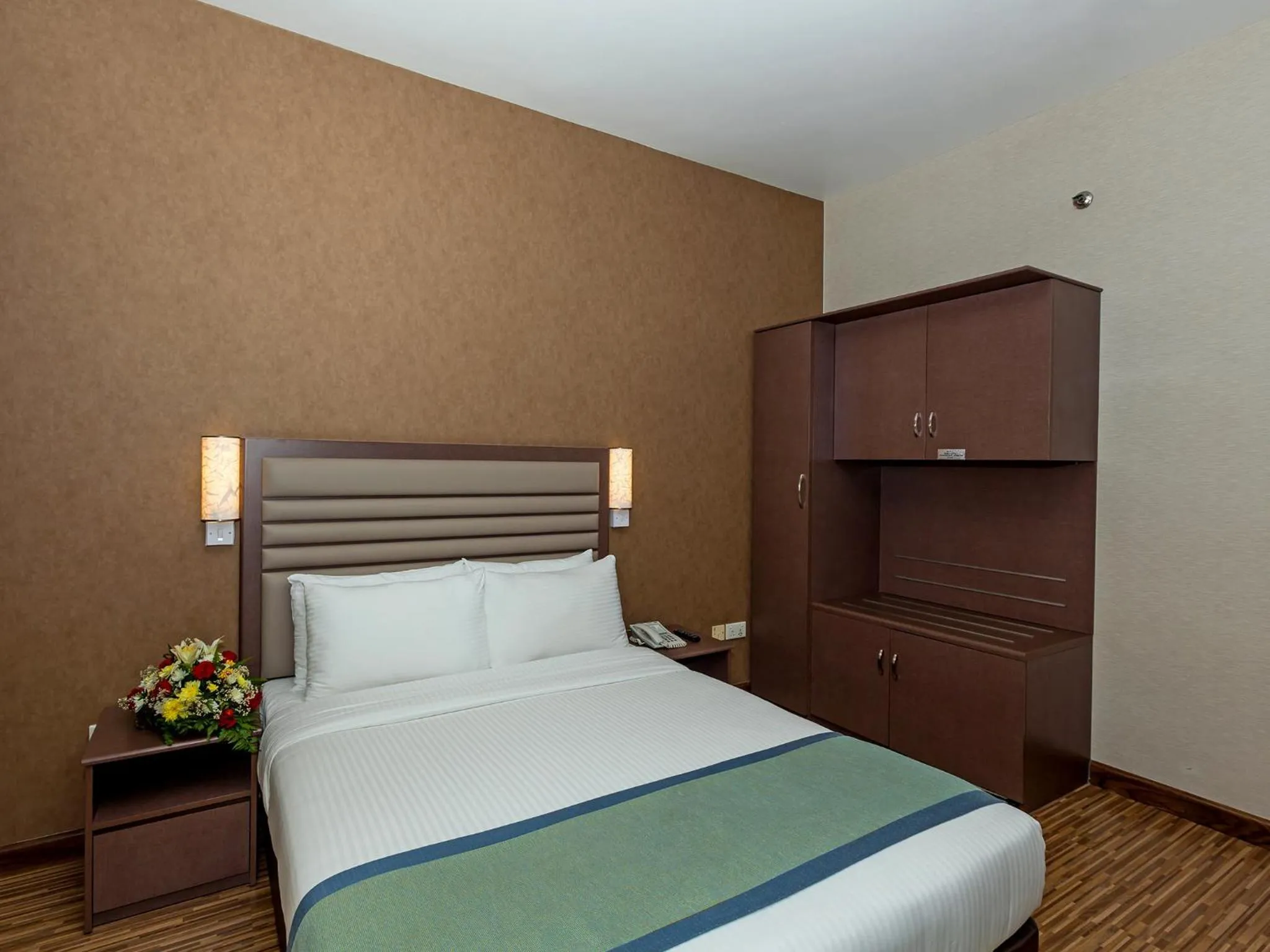 Bedroom, Bed in Wave International Hotel