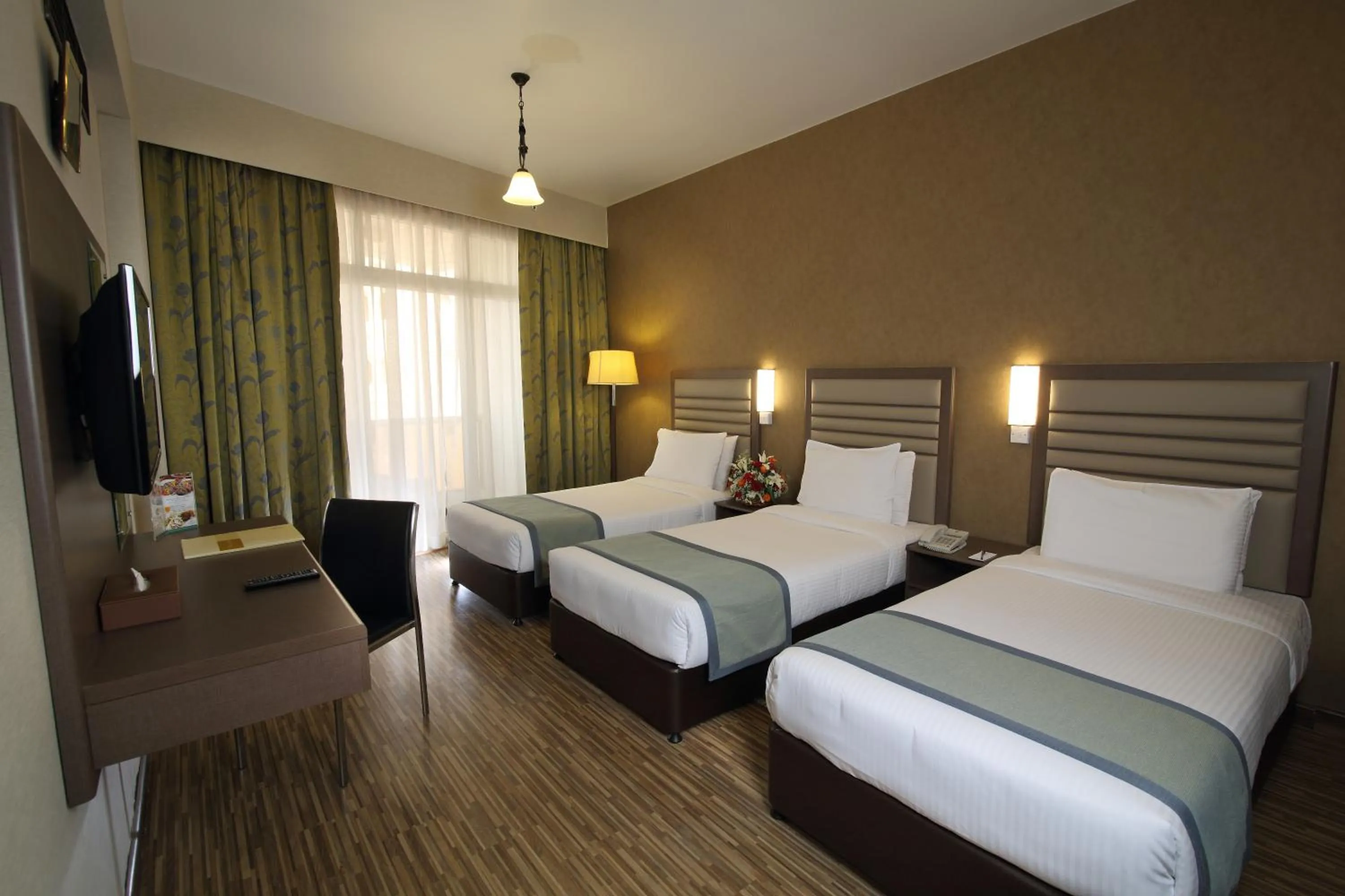 Photo of the whole room, Bed in Wave International Hotel