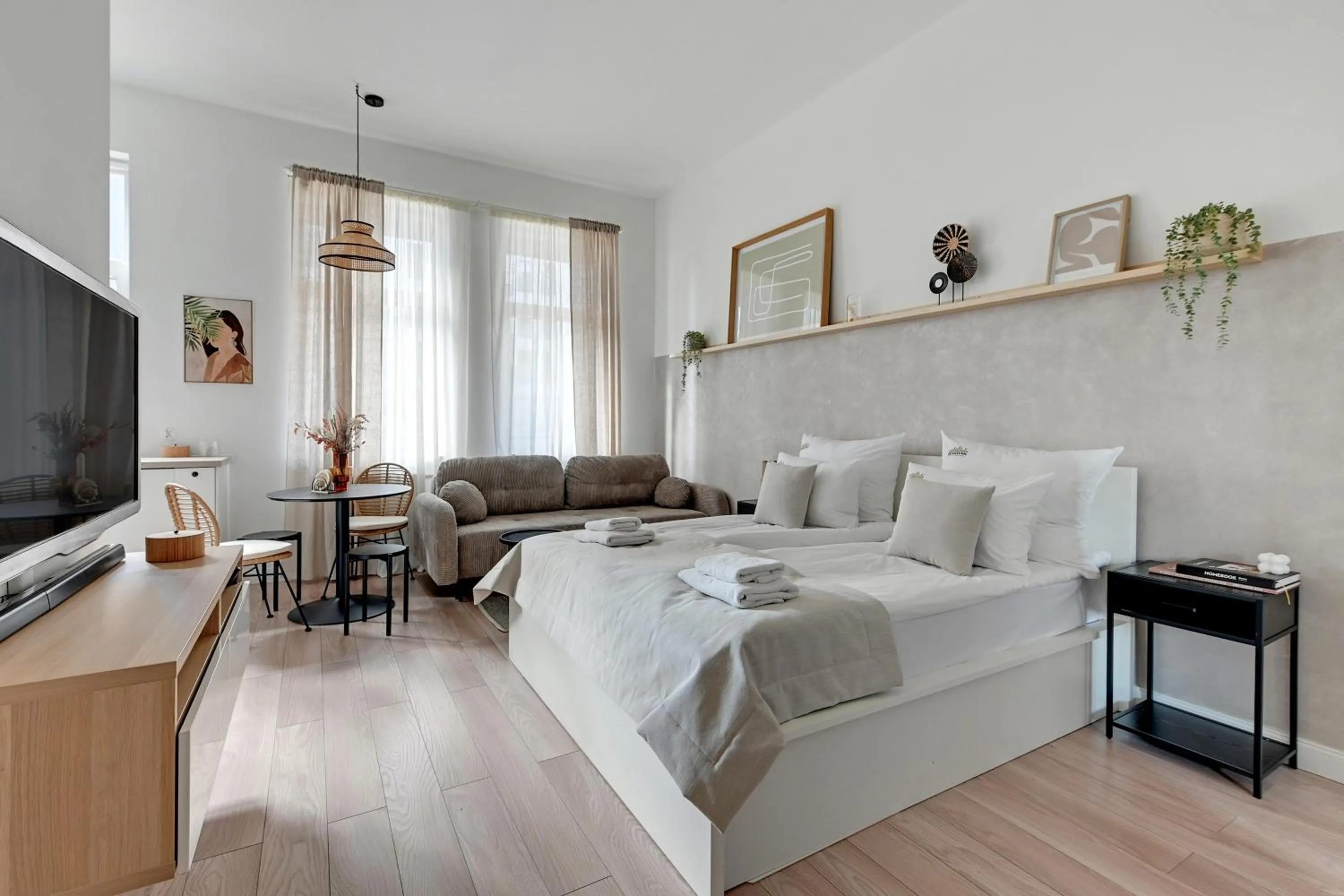 Studio Apartment in Chmielna Park - City Center & Parking by Downtown Apartments