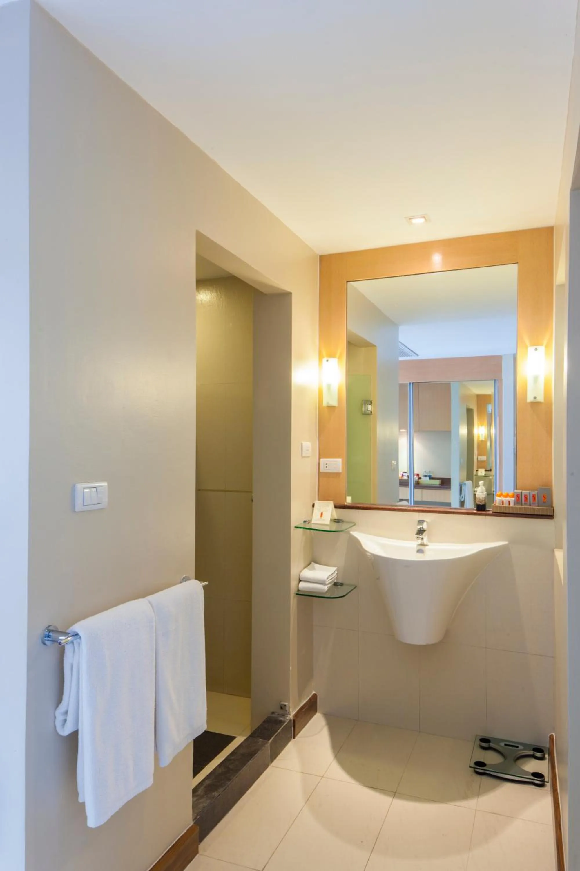Bathroom in Hotel Solo, Sukhumvit 2, Bangkok - SHA Extra Plus