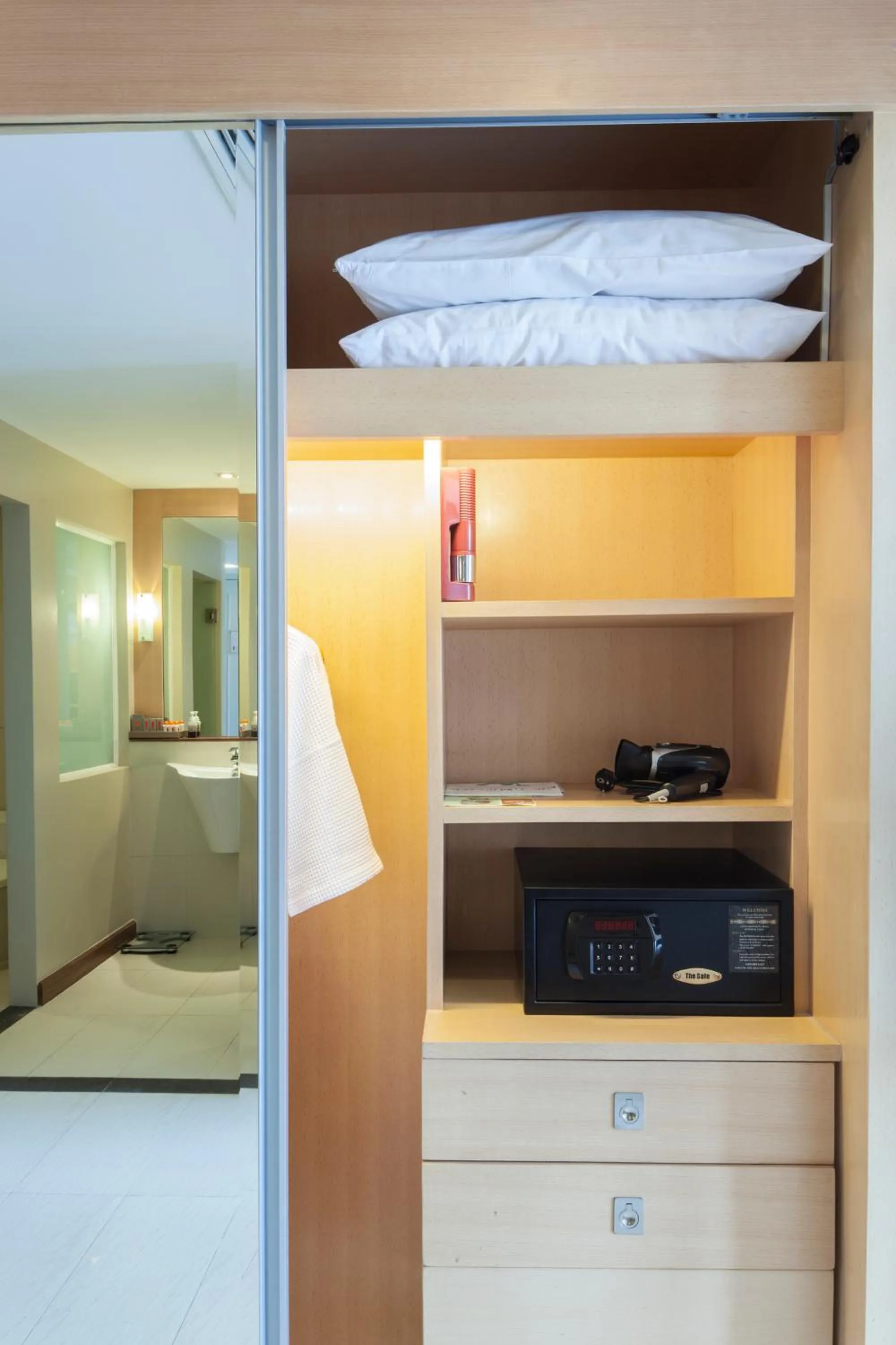 Decorative detail, Bed in Hotel Solo, Sukhumvit 2, Bangkok - SHA Extra Plus