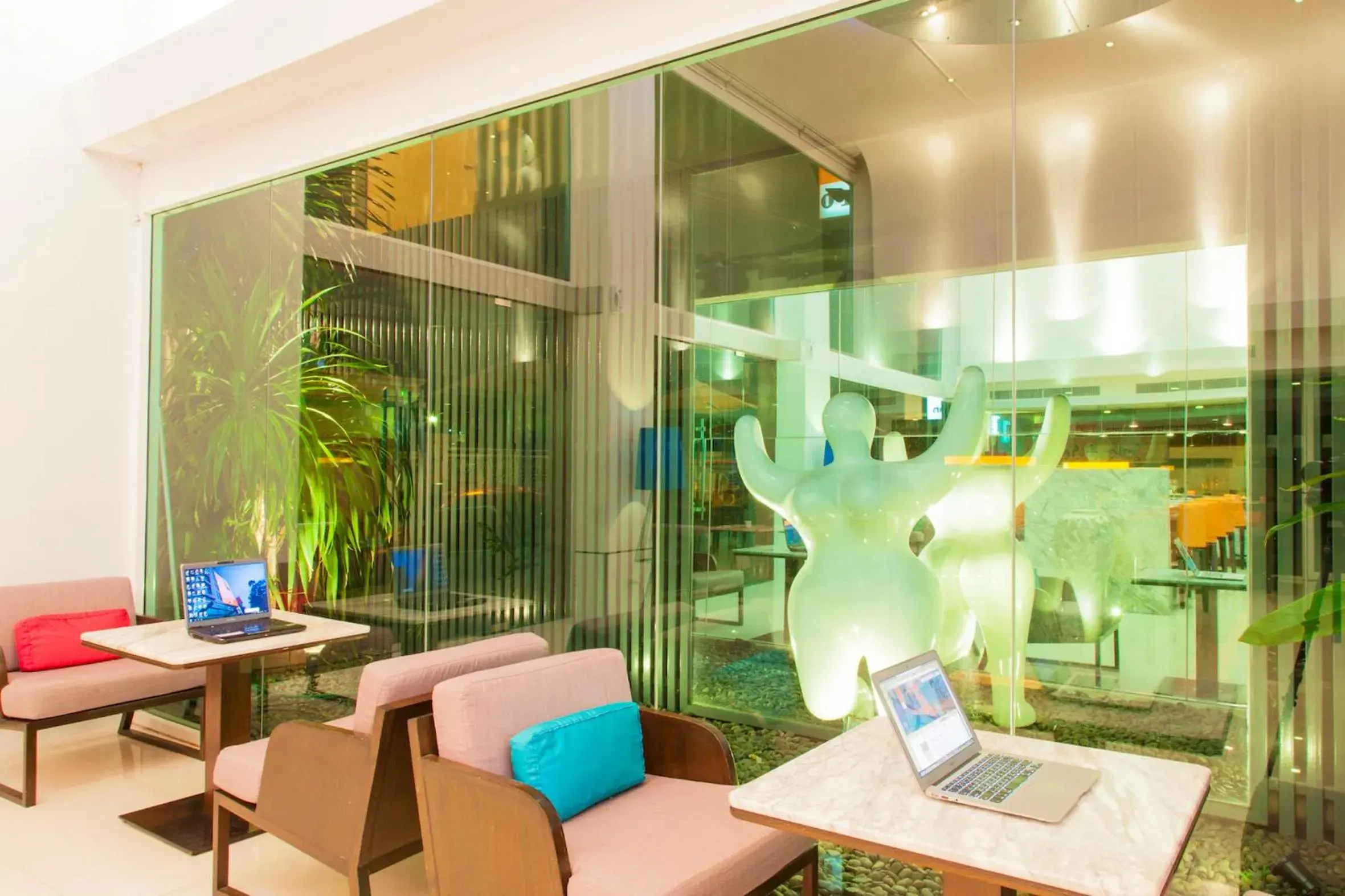 Lobby or reception in Hotel Solo, Sukhumvit 2, Bangkok - SHA Extra Plus Lobby or reception in Hotel Solo, Sukhumvit 2, Bangkok - SHA Extra Plus