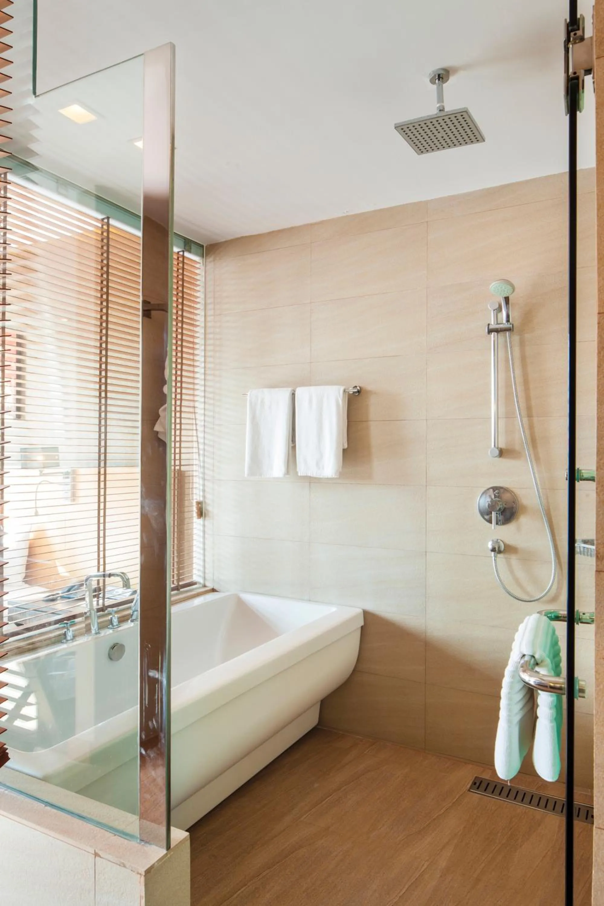 Bathroom, Bed in Hotel Solo, Sukhumvit 2, Bangkok - SHA Extra Plus