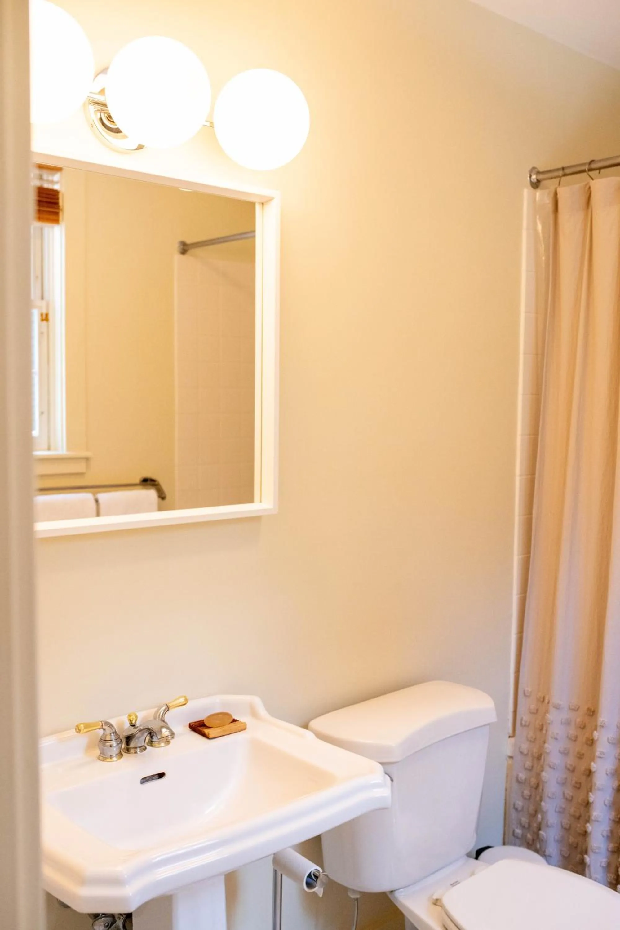 Superior Queen Room in The Vesper Woodstock