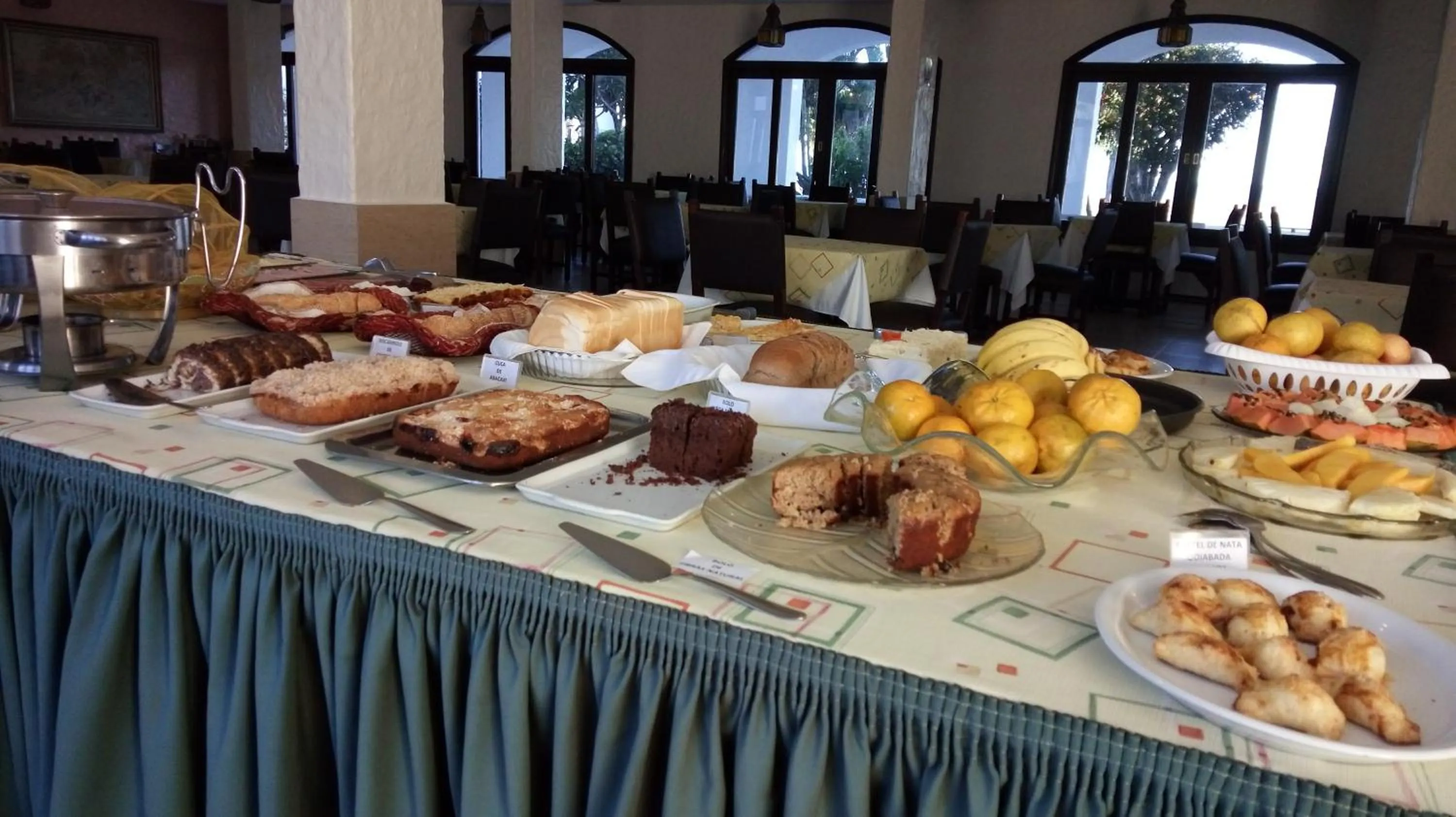 Buffet breakfast in Hotel das Figueiras