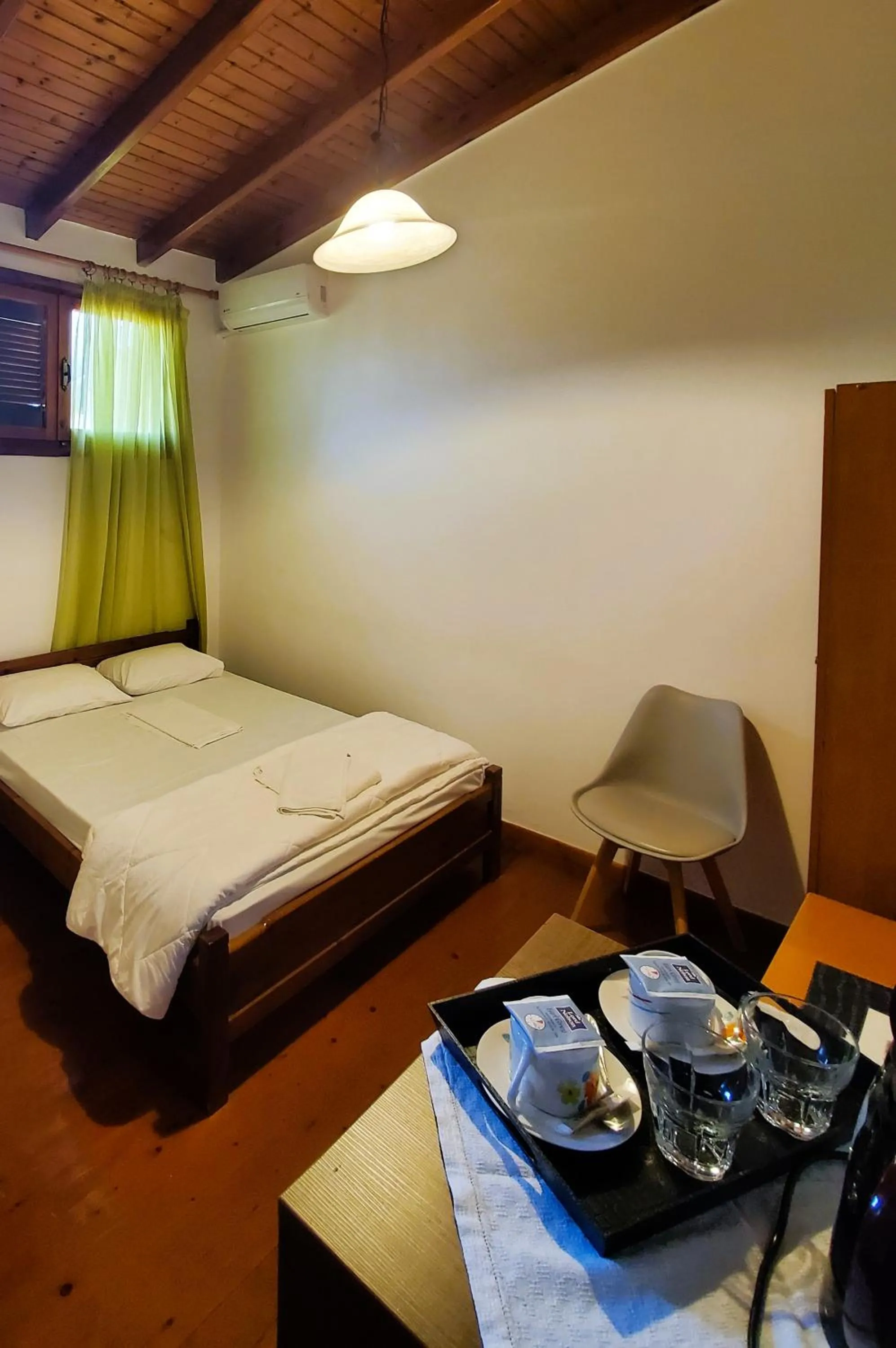 Bedroom, Bed in Diporto