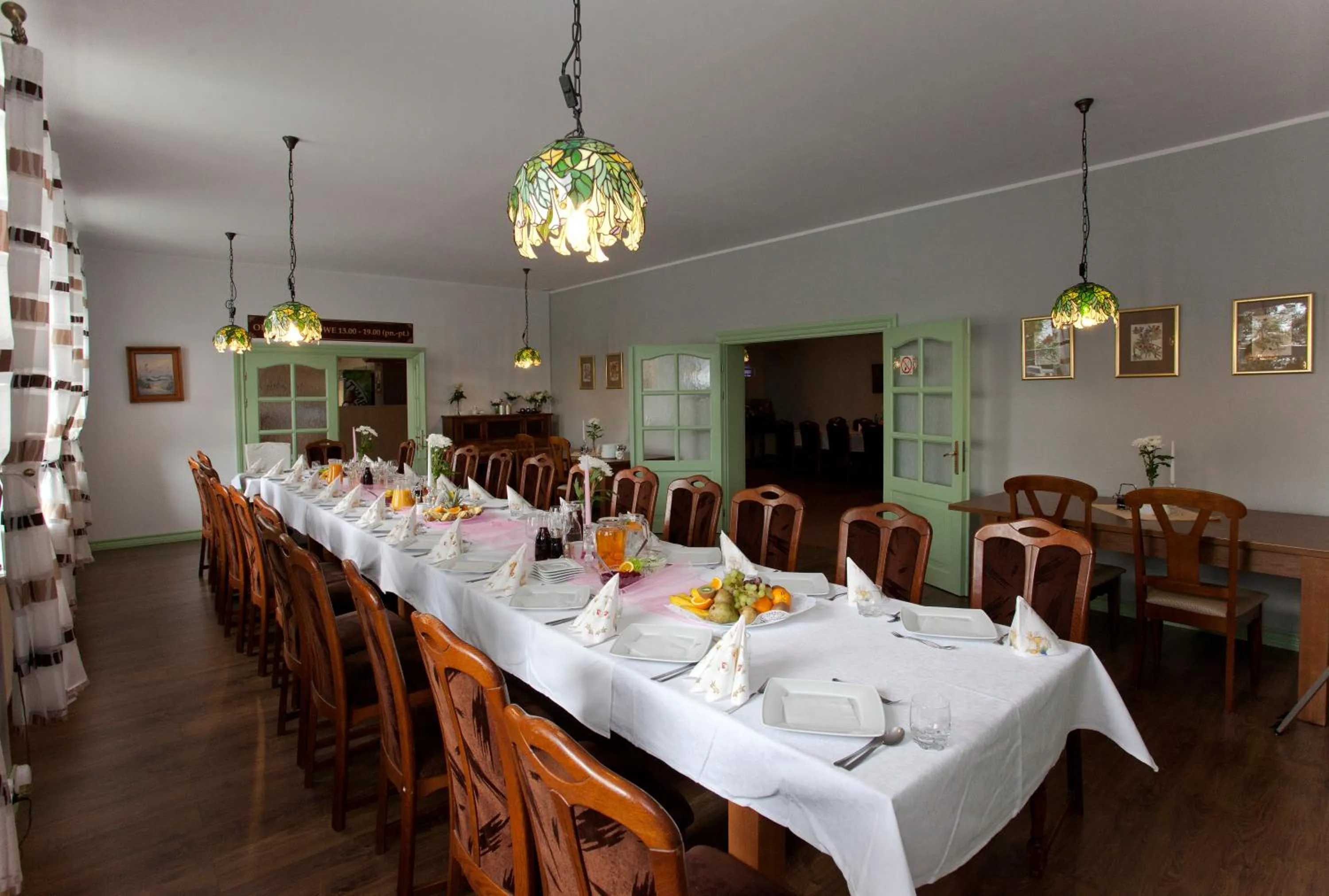 Restaurant/places to eat in Hotel Sowa