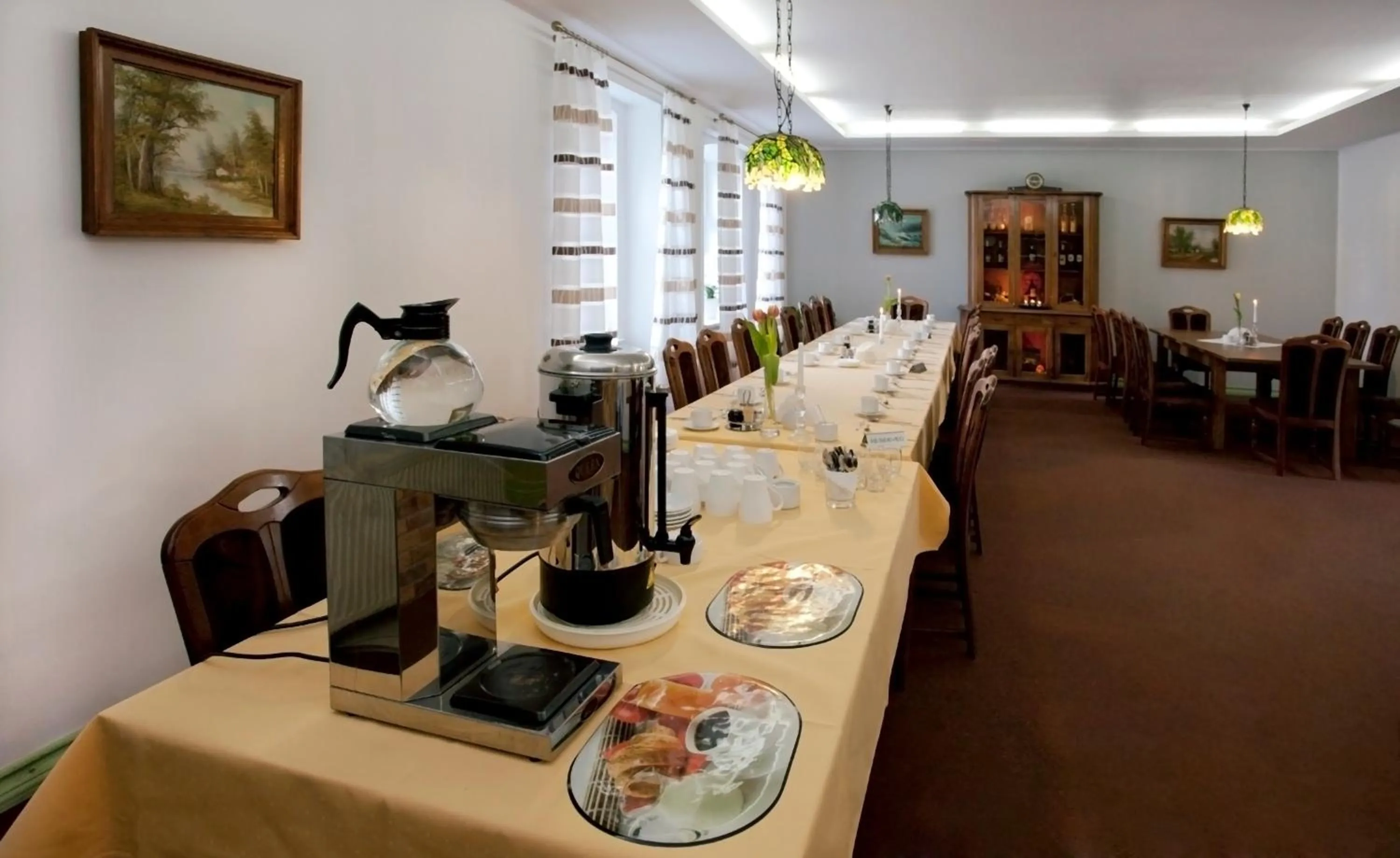 Restaurant/places to eat in Hotel Sowa