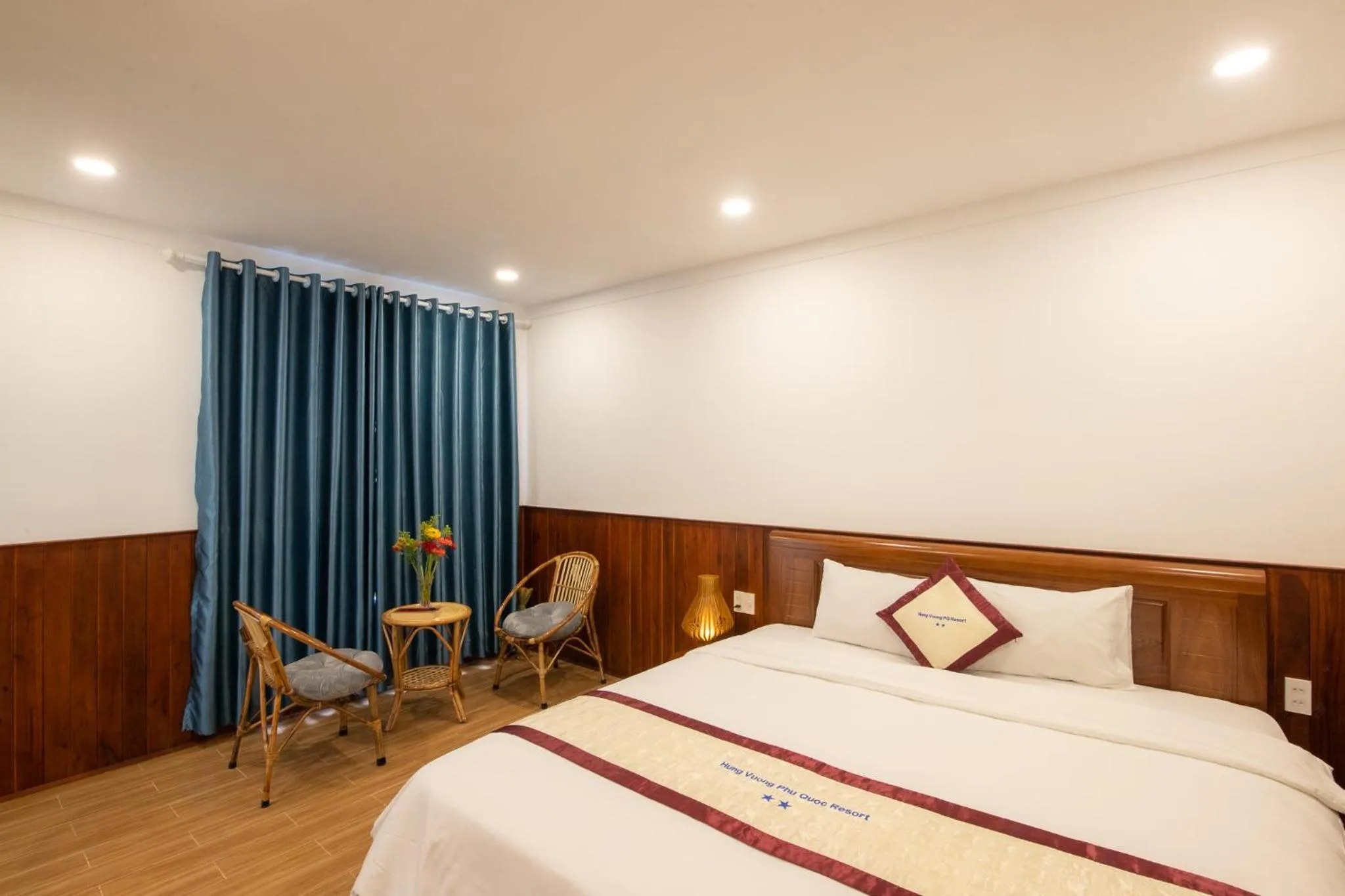 Bed in Hung Vuong Resort