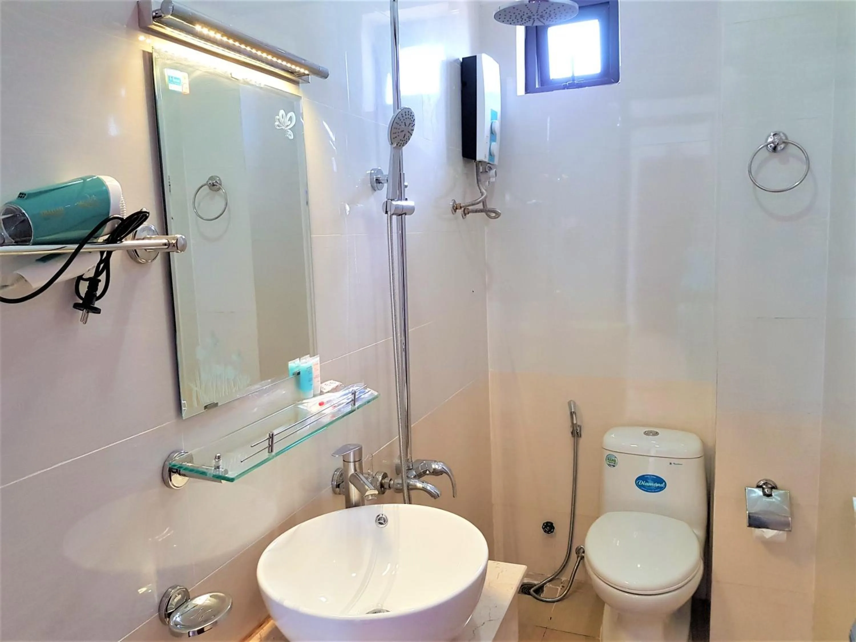 Toilet in Hung Vuong Resort