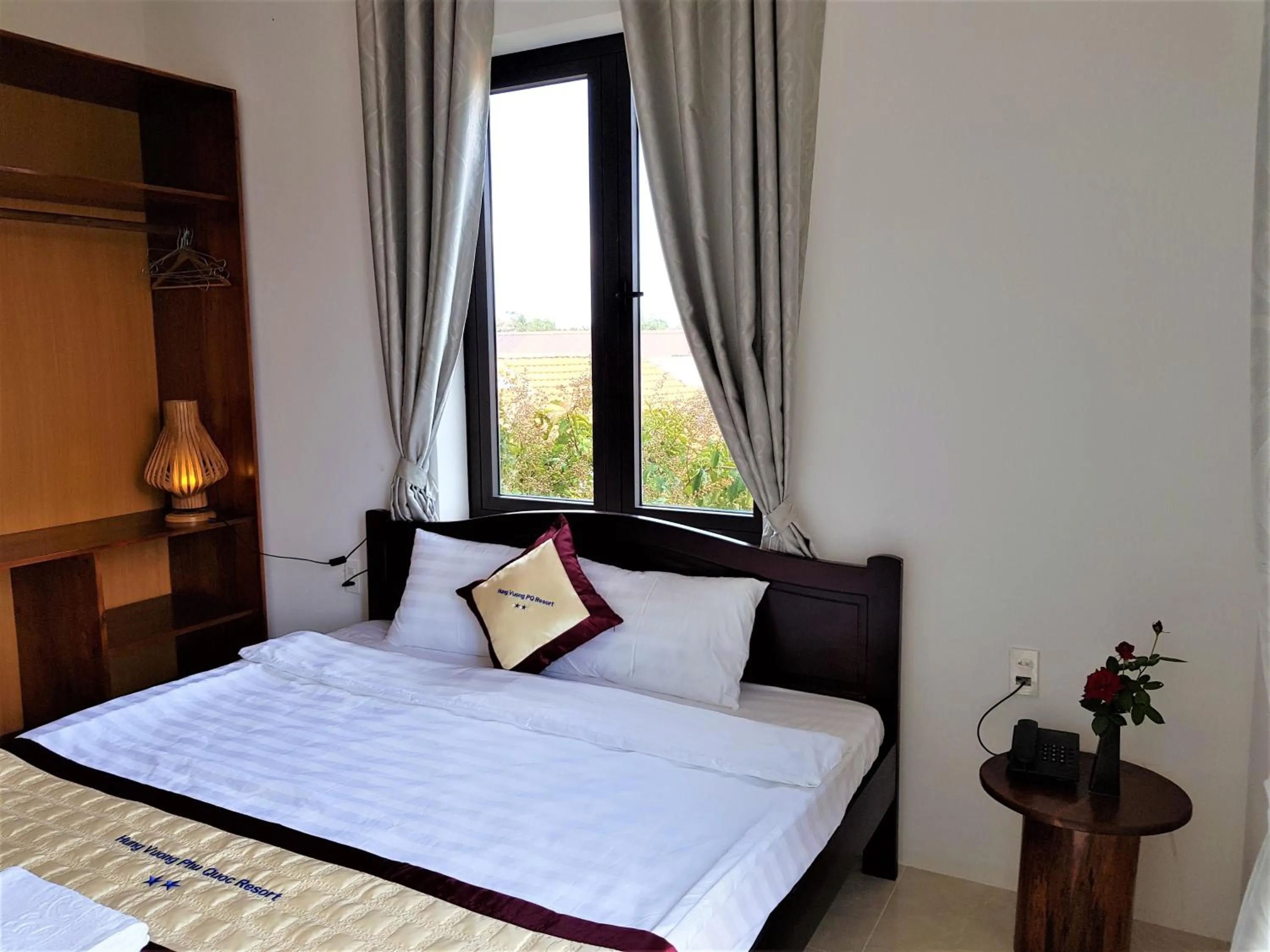 Bedroom, Bed in Hung Vuong Resort