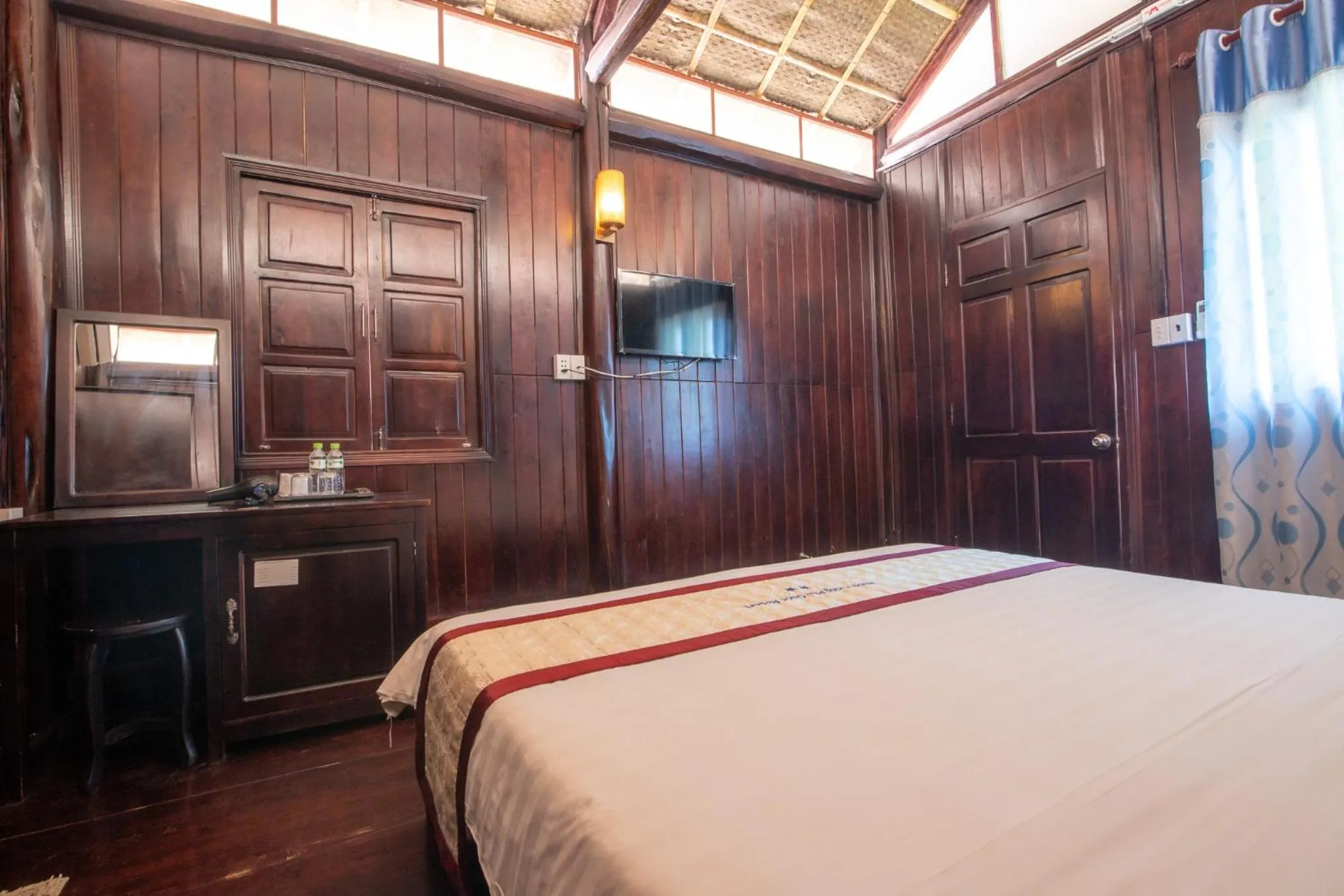 Bed in Hung Vuong Resort