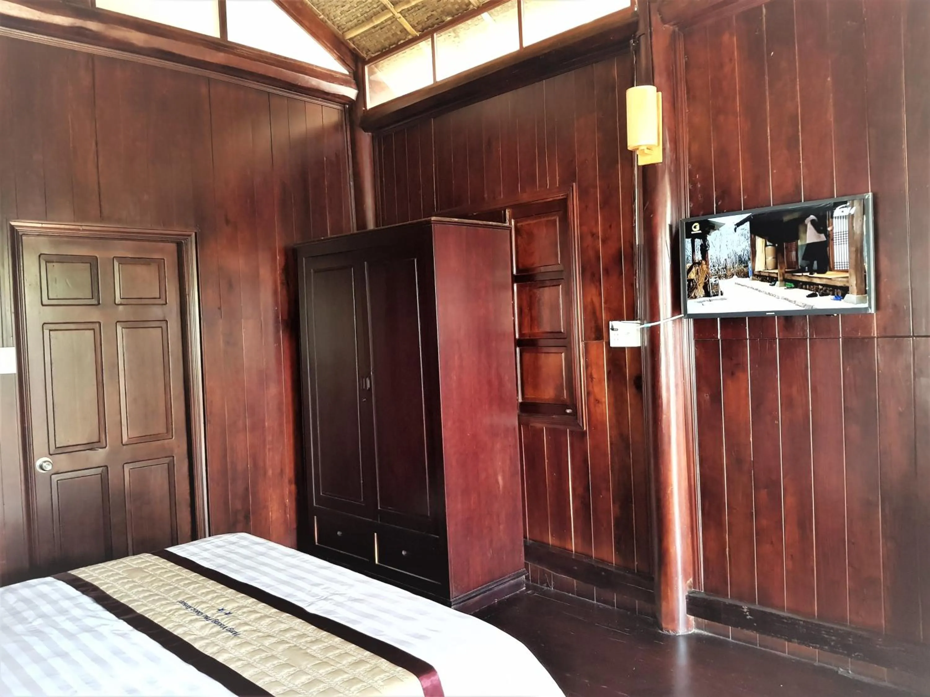 TV and multimedia, Bed in Hung Vuong Resort