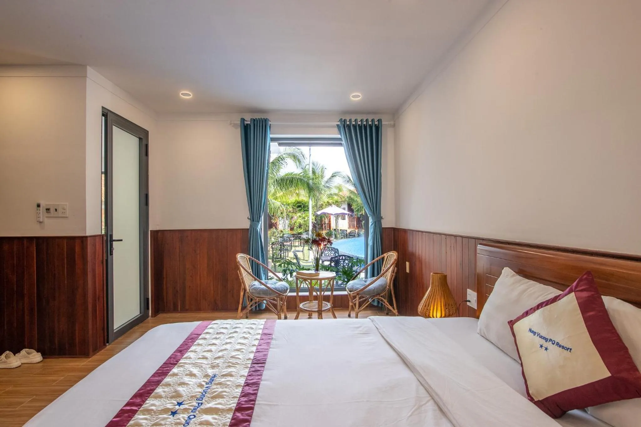 Bed in Hung Vuong Resort