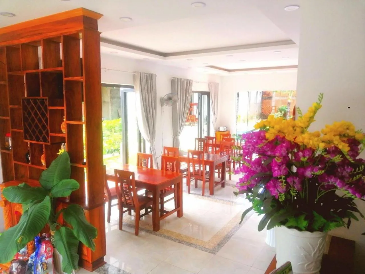 Restaurant/places to eat in Hung Vuong Resort