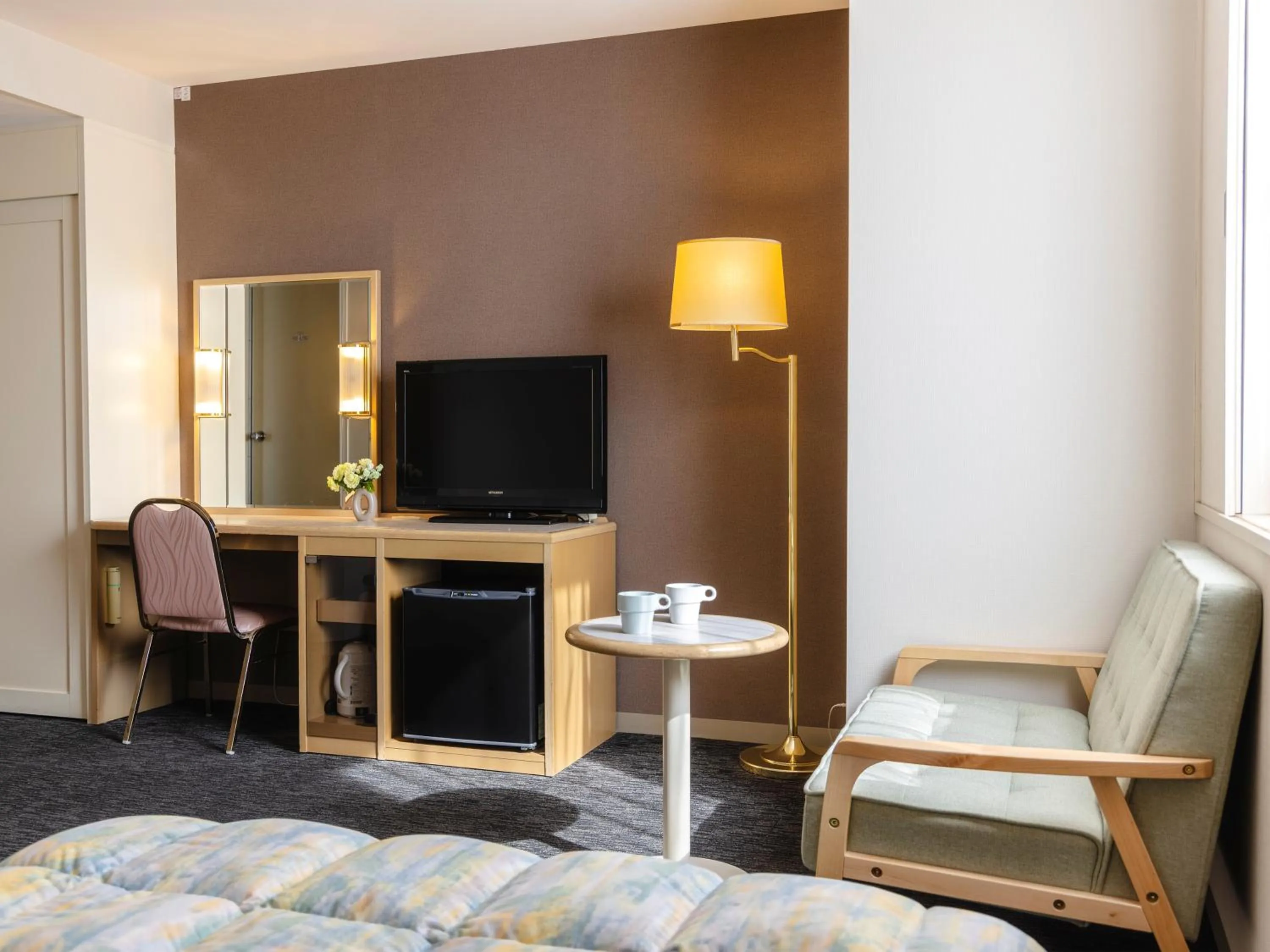 Photo of the whole room, Bed in Tsubamesanjo Washington Hotel