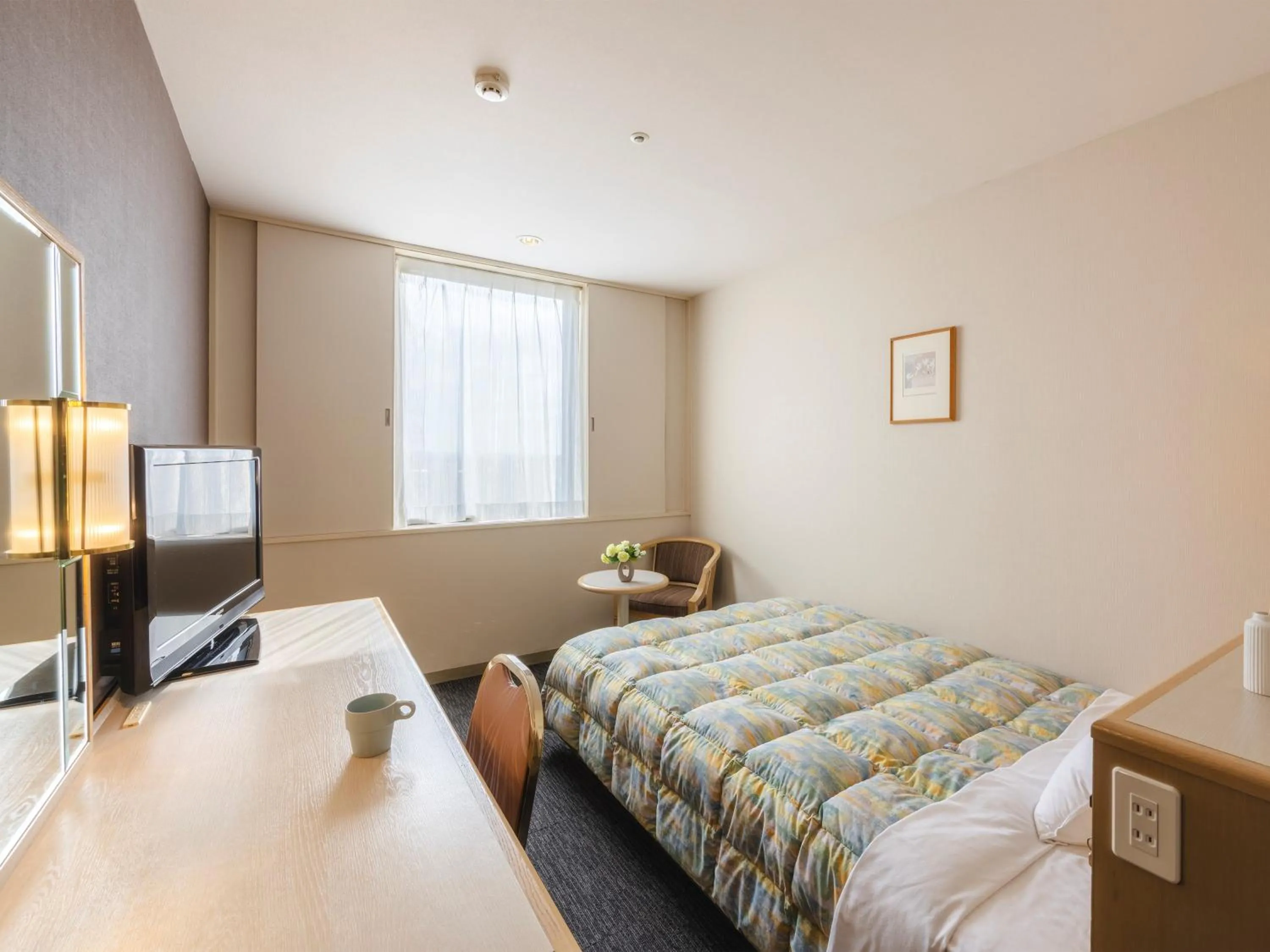 Photo of the whole room, Bed in Tsubamesanjo Washington Hotel