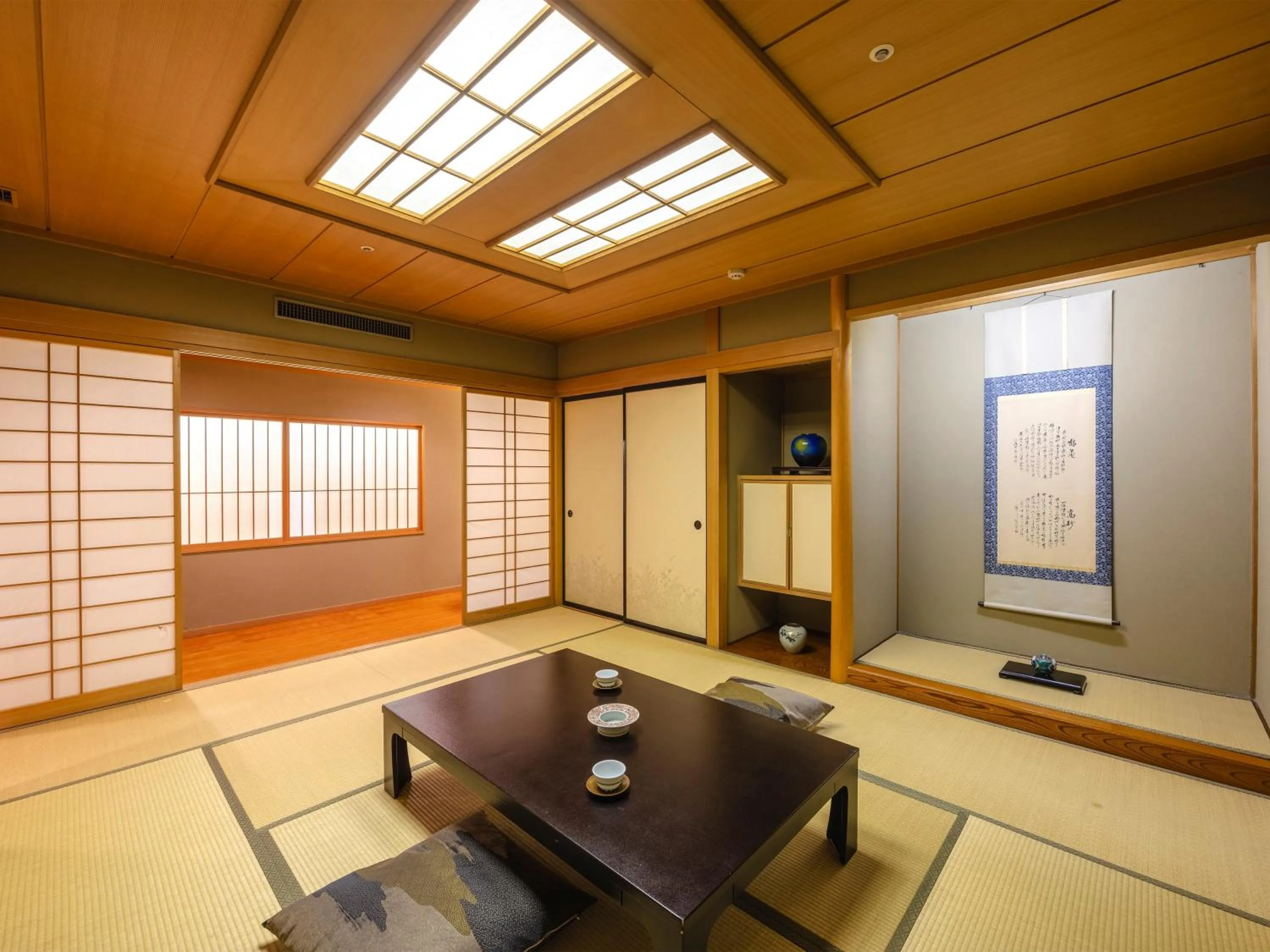 Photo of the whole room in Tsubamesanjo Washington Hotel