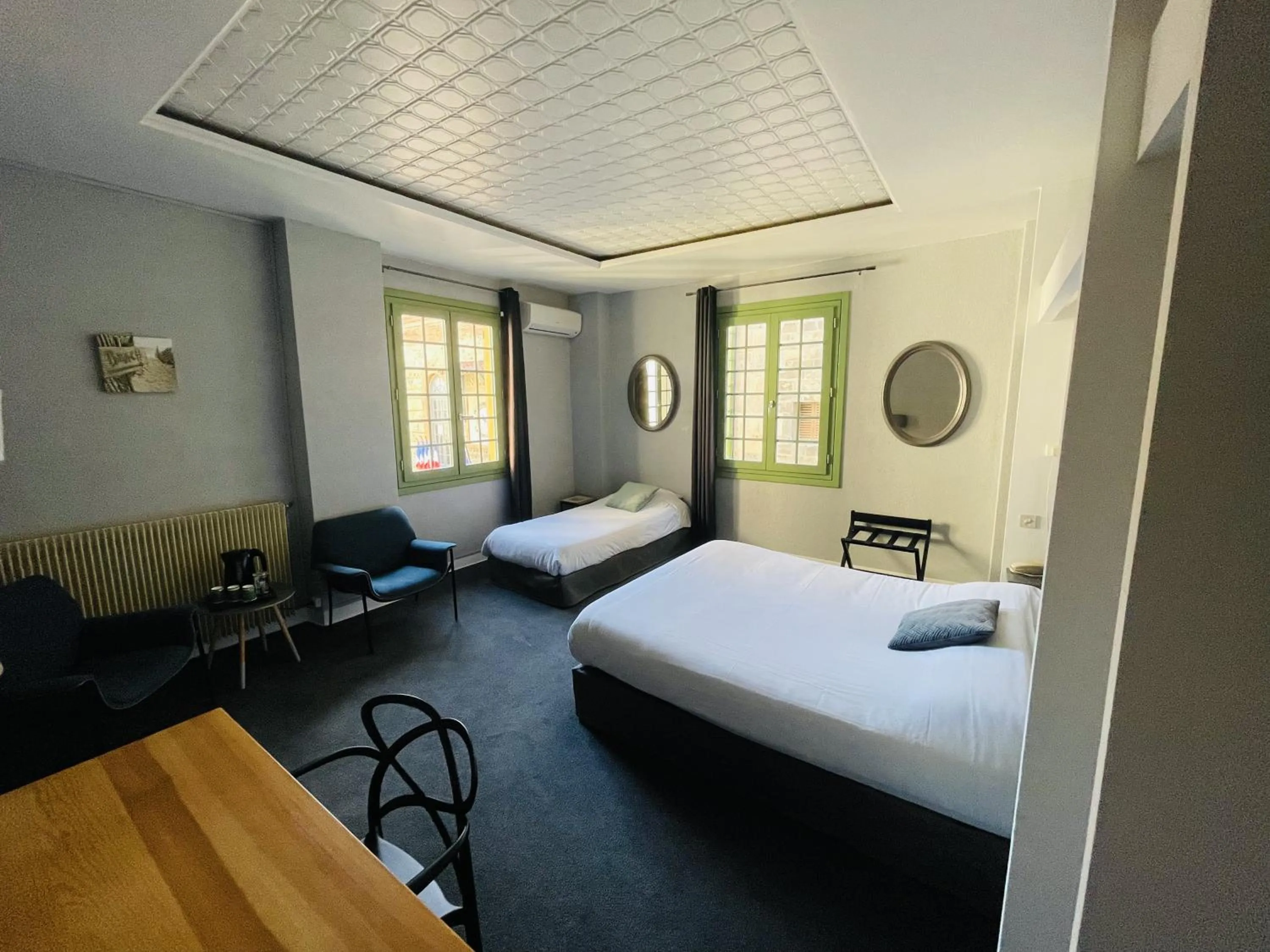 Photo of the whole room, Bed in Hôtel De La Loge
