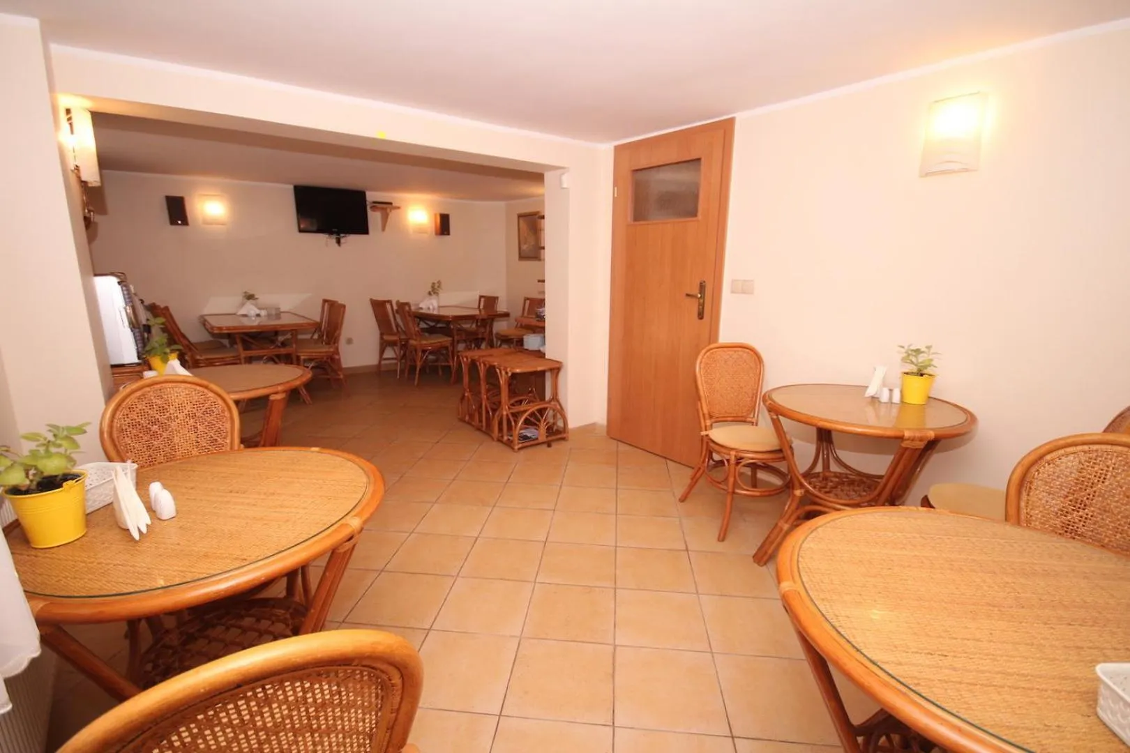 Dining area in Willa Atrium
