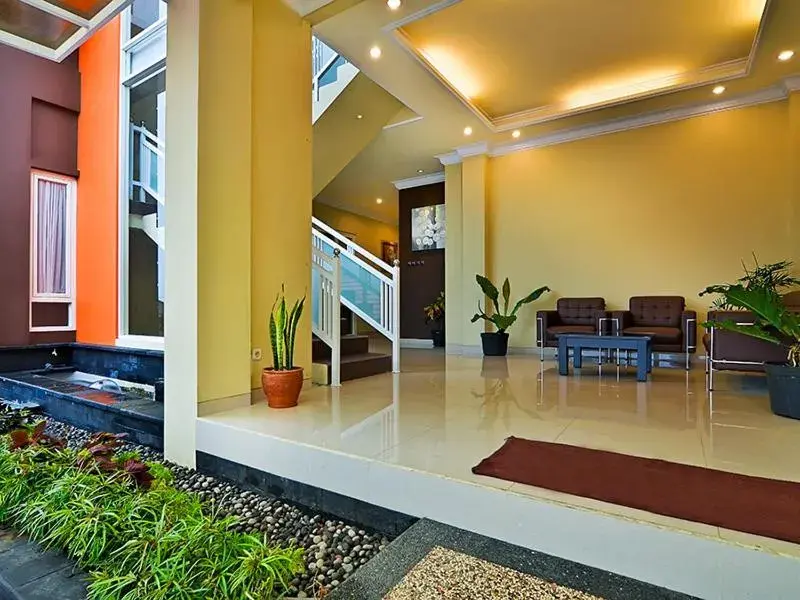 Communal lounge/ TV room in Riverstone Hotel & Cottage Communal lounge/ TV room in Riverstone Hotel & Cottage