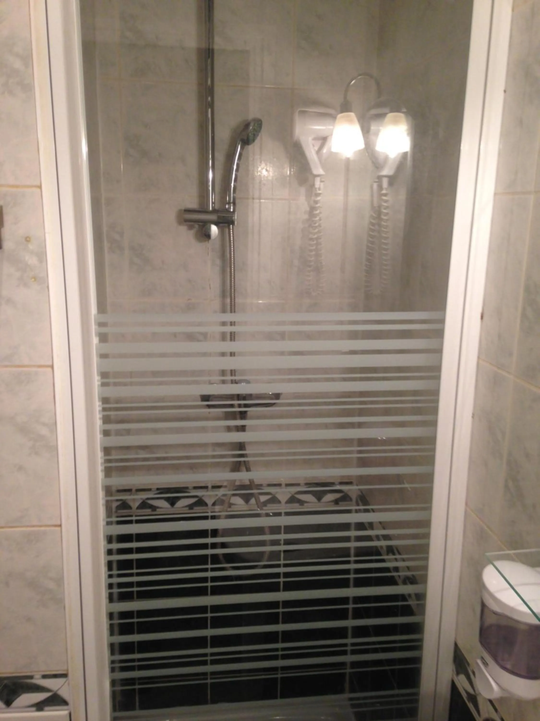 Shower in Hotel Montana Paris Lafayette