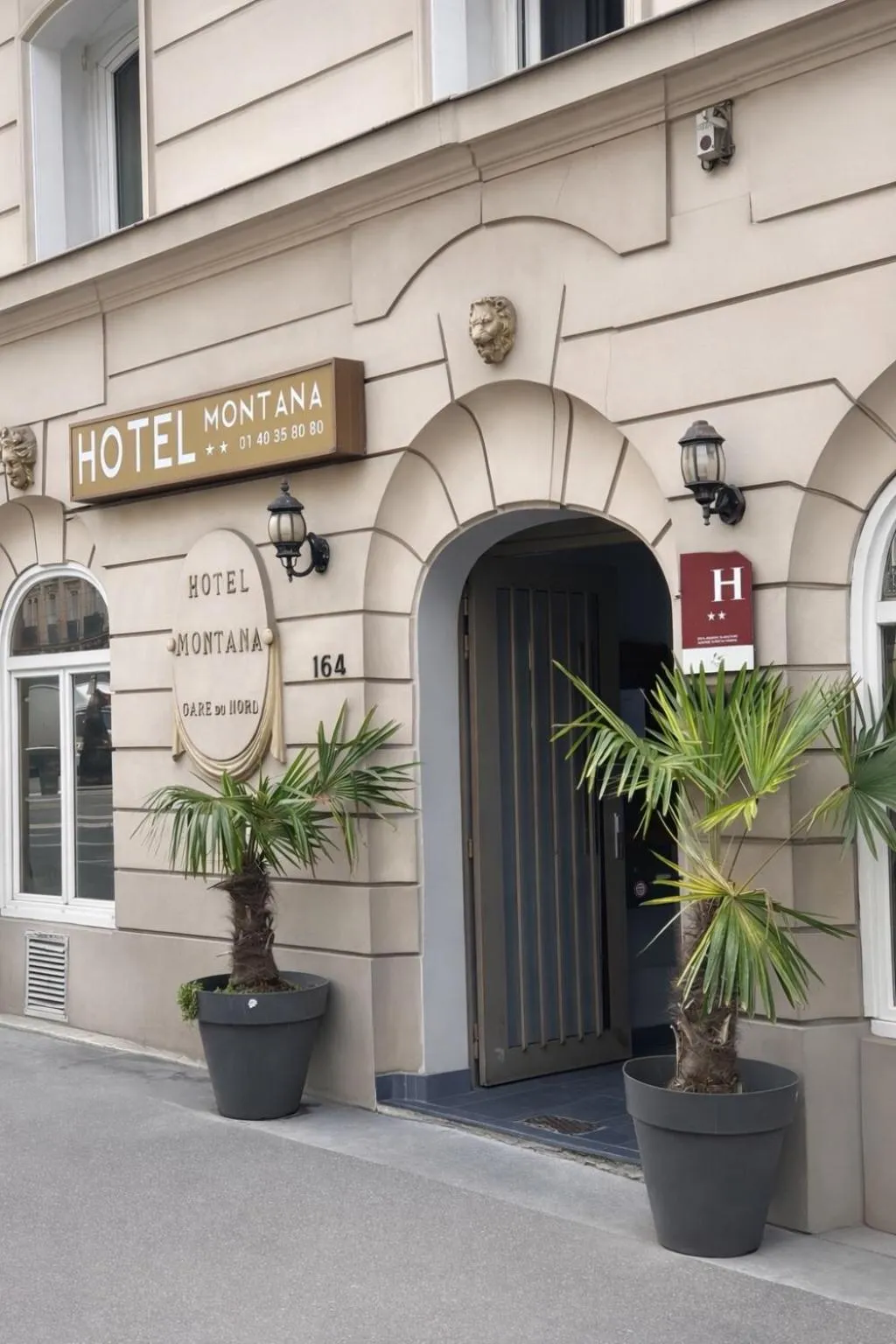 Property building in Hotel Montana Paris Lafayette