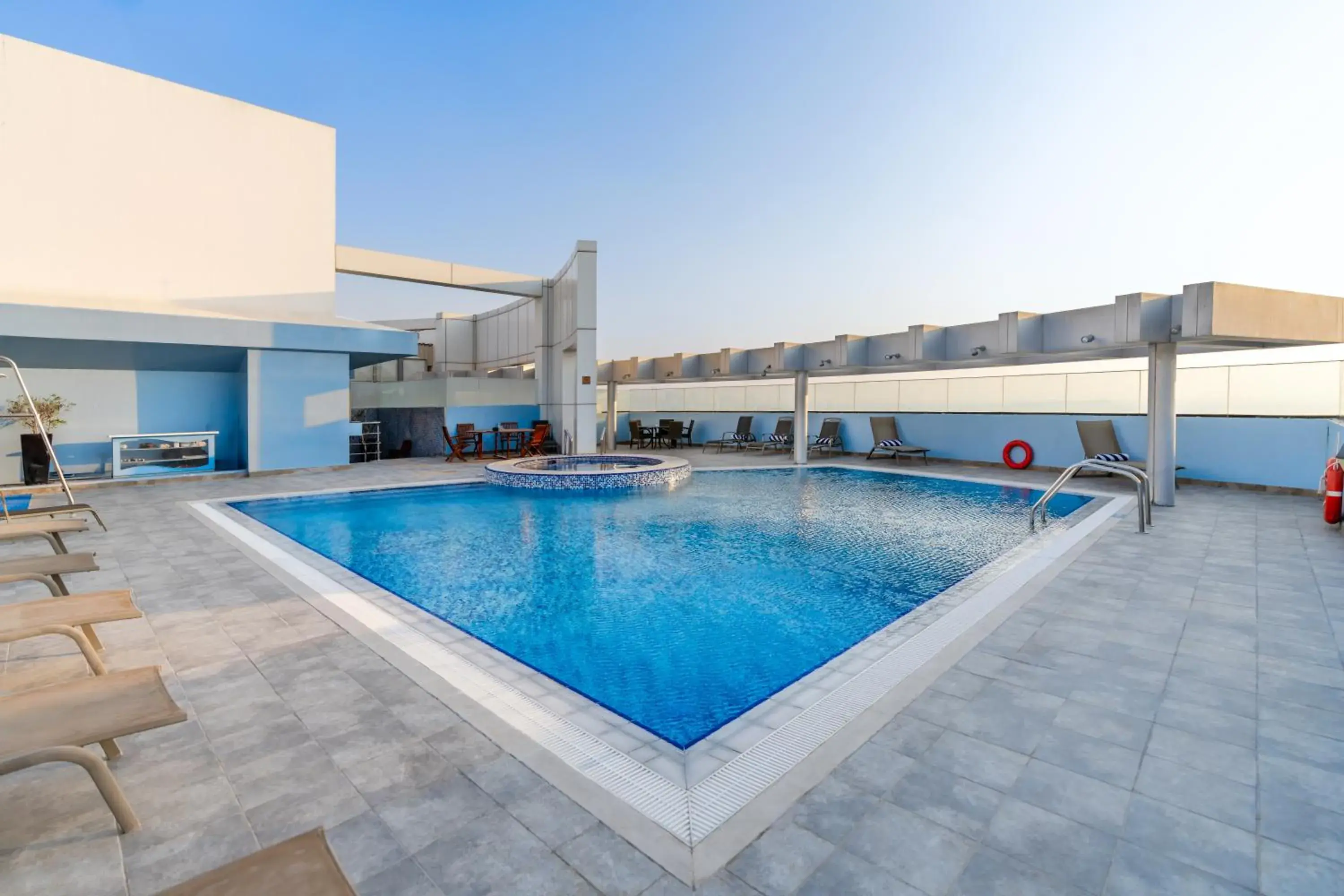 Swimming pool in Montreal Barsha Hotel Swimming pool in Montreal Barsha Hotel