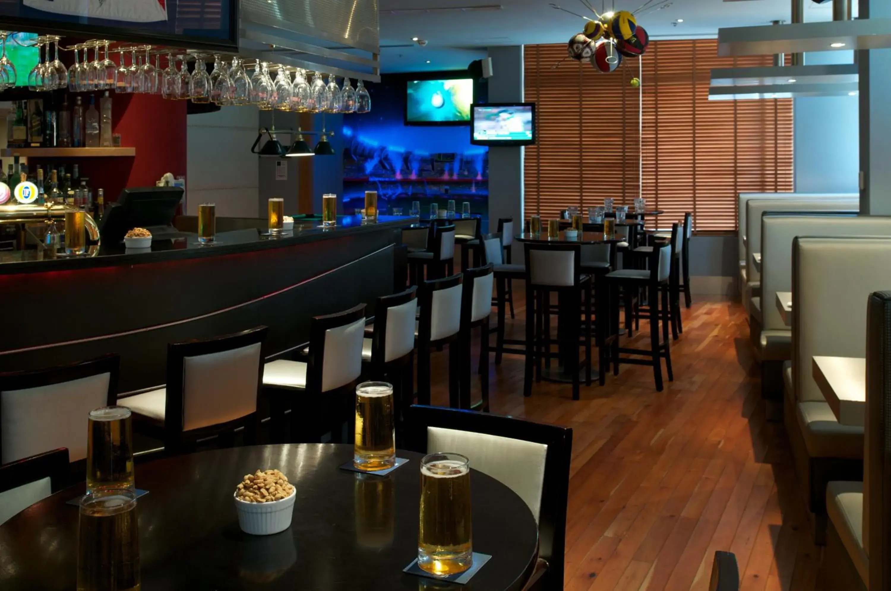 Restaurant/places to eat in Montreal Barsha Hotel Restaurant/places to eat in Montreal Barsha Hotel