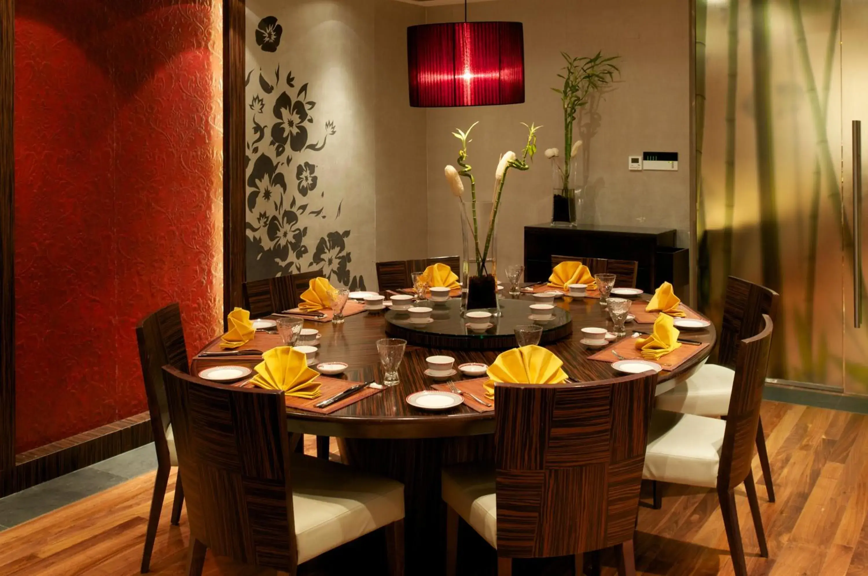 Restaurant/places to eat in Montreal Barsha Hotel Restaurant/places to eat in Montreal Barsha Hotel