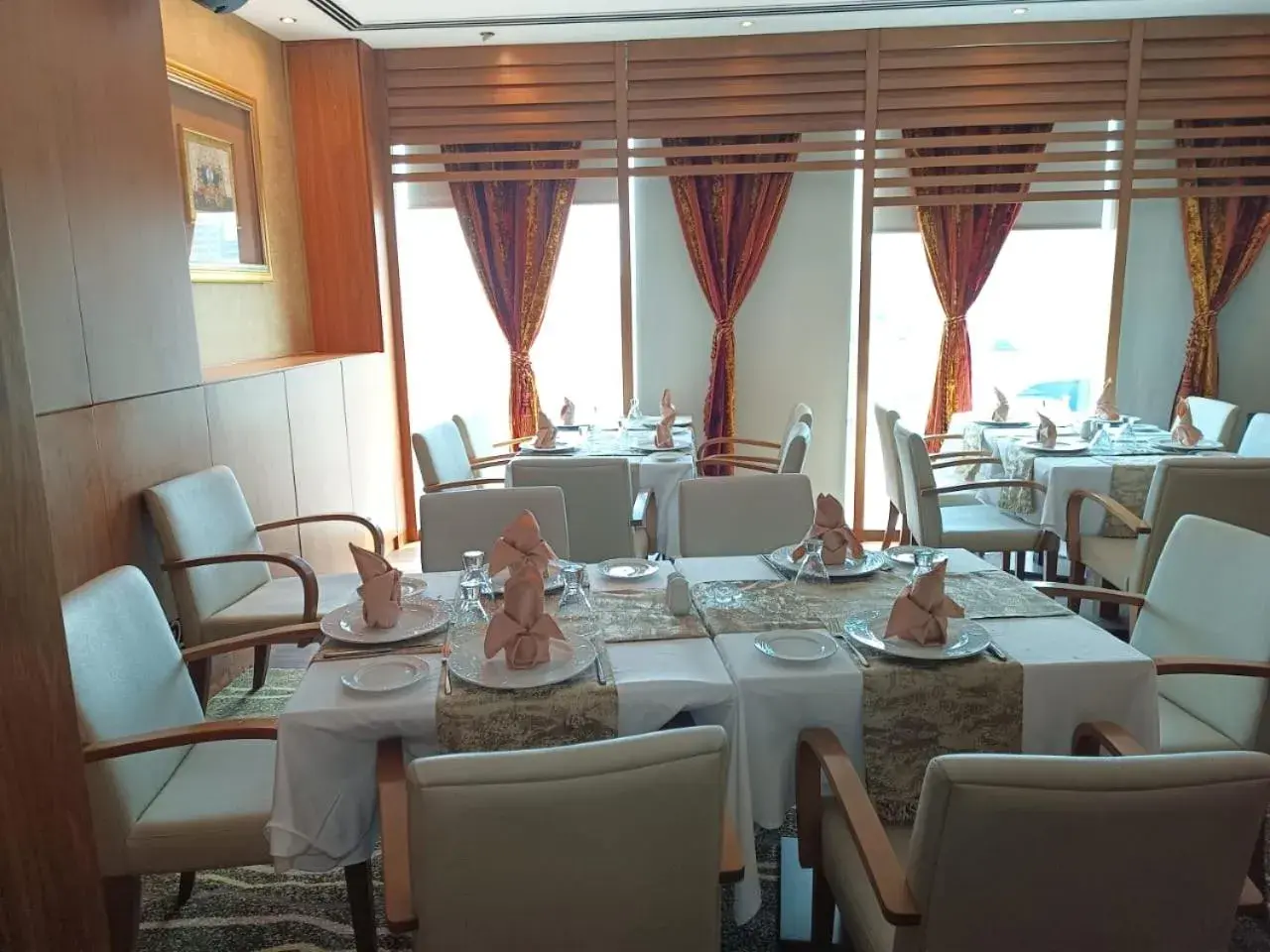 Restaurant/places to eat in Montreal Barsha Hotel Restaurant/places to eat in Montreal Barsha Hotel